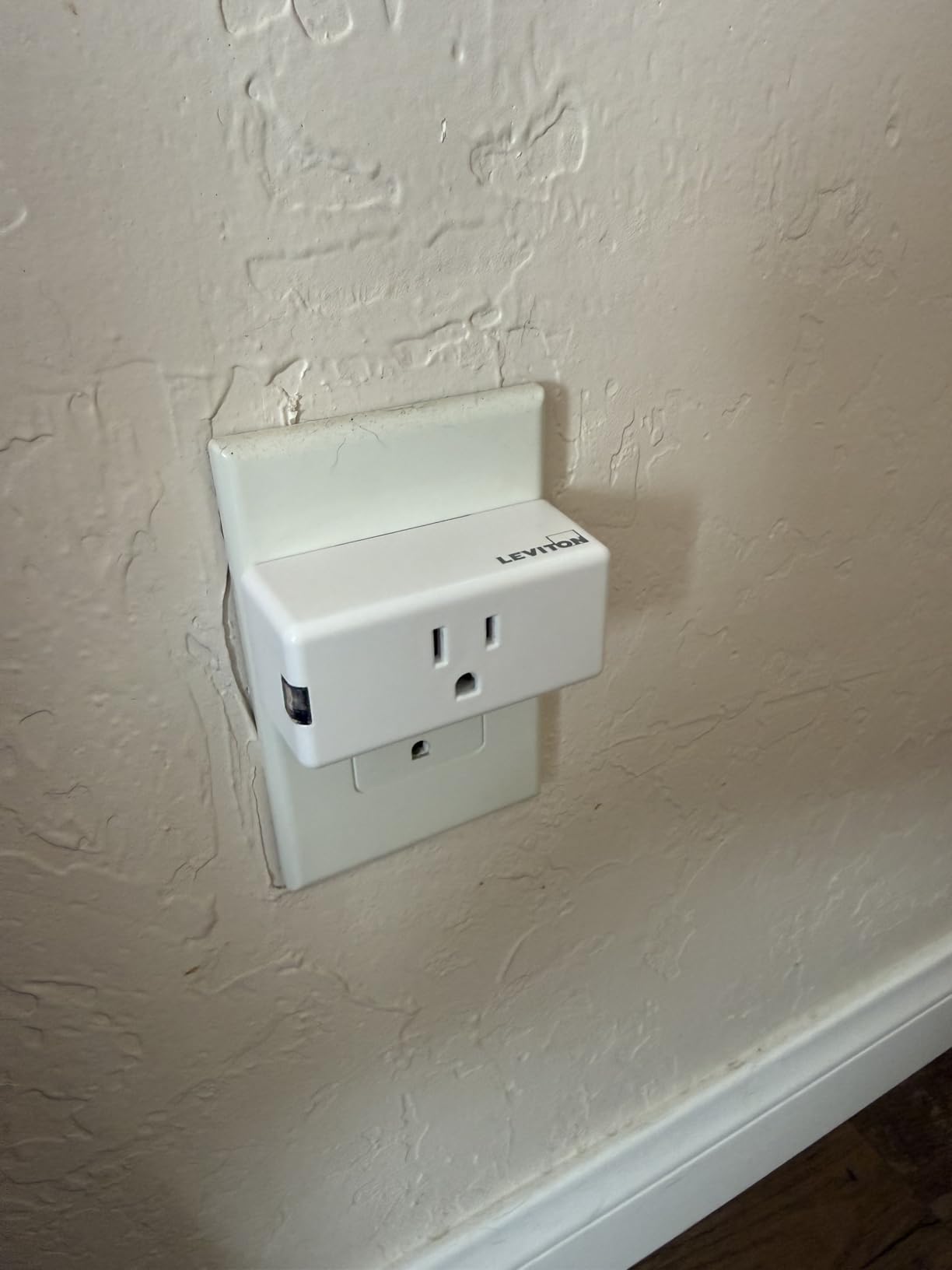 Leviton Decora Smart Plug, Wi-Fi 2nd Gen, Works with Matter, My Leviton, Alexa, Google Assistant, Apple Home/Siri & Wire-Free Anywhere Companions for Switched Outlet, D215P-1RW, White customer photo 1