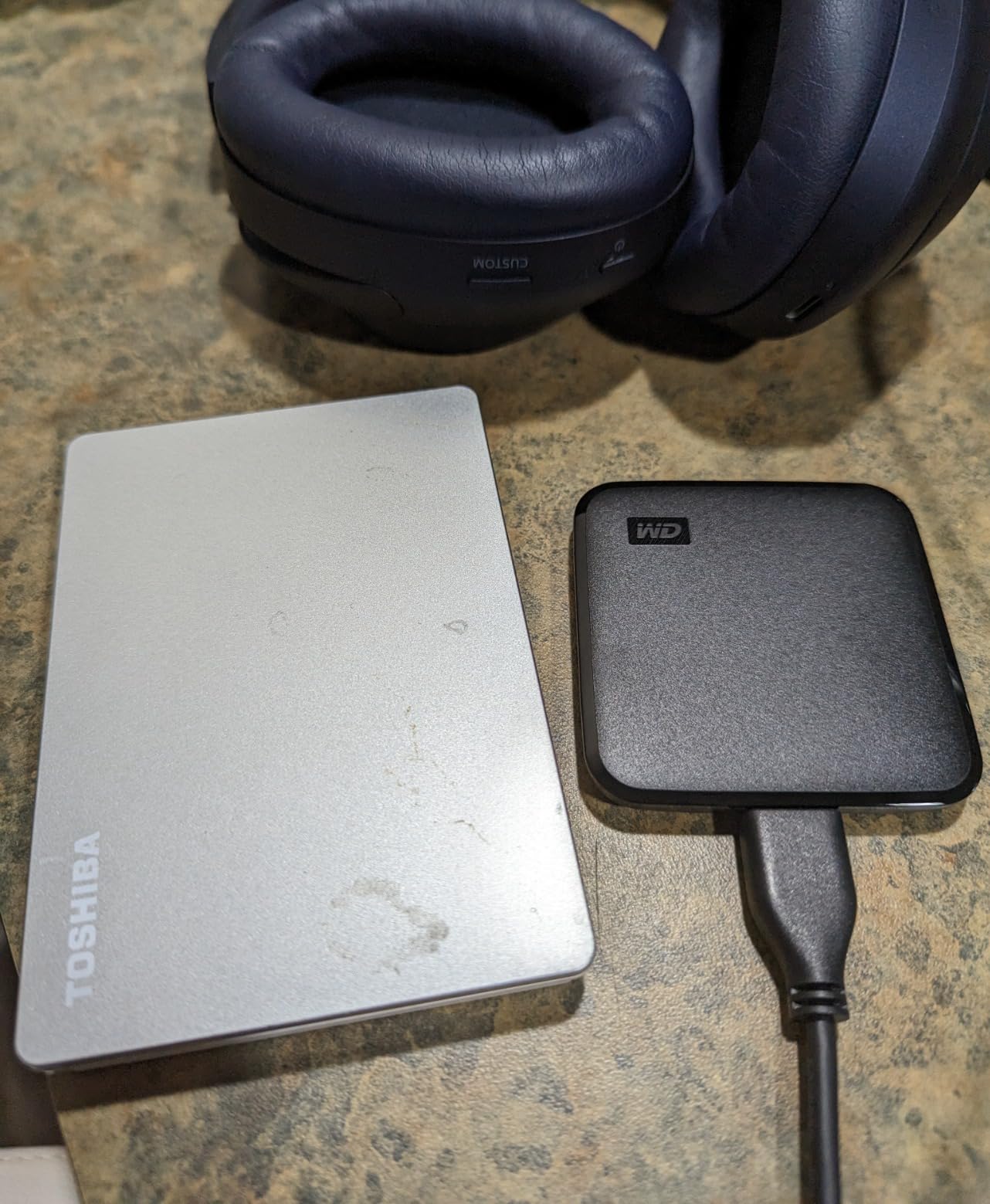 Western Digital 1TB Elements SE - Portable SSD, USB 3.0, Compatible with PC, Mac - WDBAYN0010BBK-WESN customer photo 2