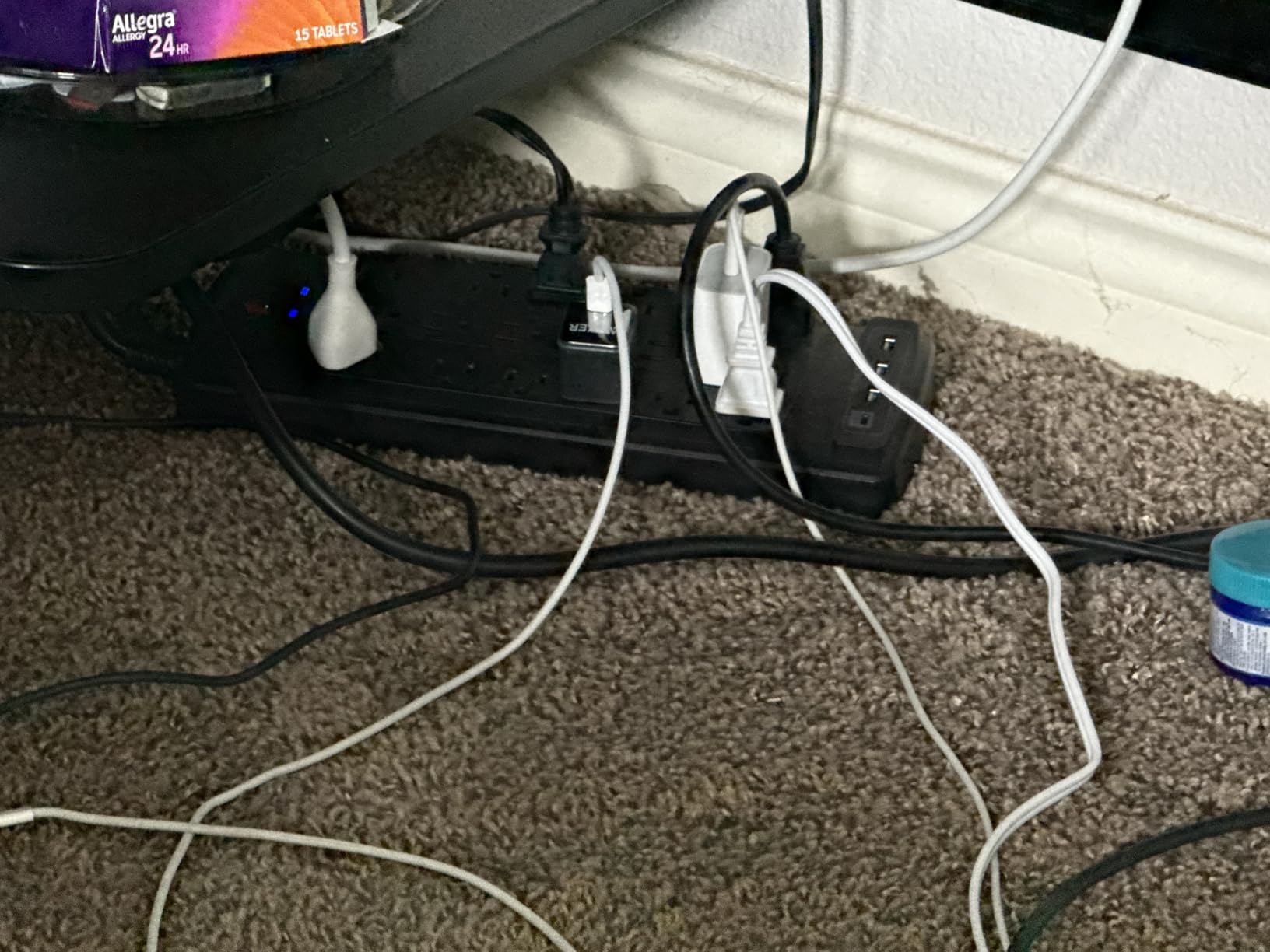 18 Outlets Surge Protector Power Strip - 6 Feet Flat Plug Heavy Duty Extension Cord with 18 Widely Outlets and 4 USB Ports, 2100 Joules, Black, ETL Listed customer photo 1