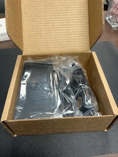 Dell Universal Dock - D6000S, Equipped with USB-C/USB-A PowerShare Options, Connect Upto Three 4K Displays, LED Indicator, Black customer photo 2