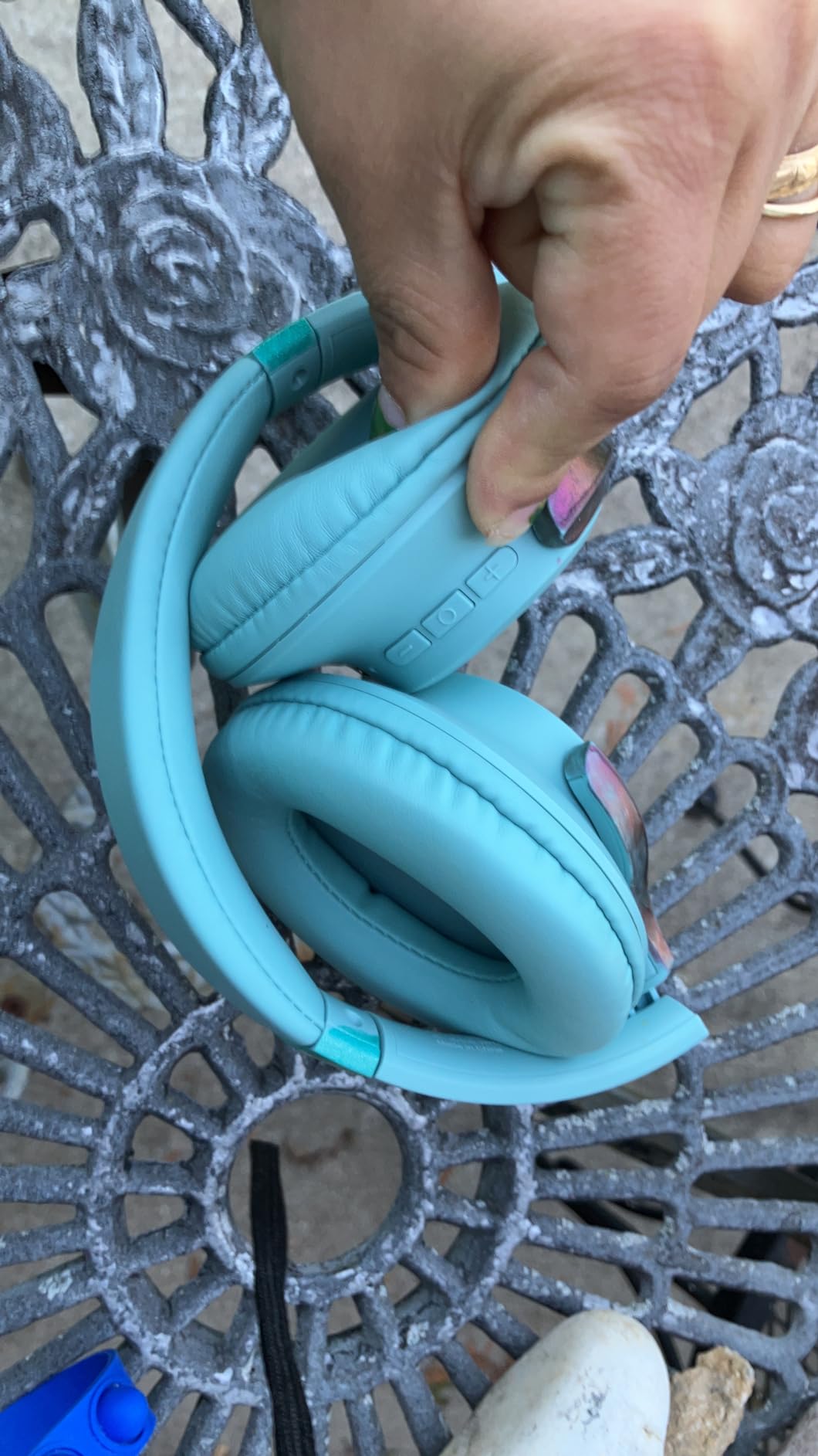 KVIDIO Bluetooth Headphones Over Ear, 65 Hours Playtime Wireless Headphones with Microphone, Foldable Lightweight Headset with Deep Bass, HiFi Stereo Sound Low Latency for Travel Work Cellphone customer photo 2