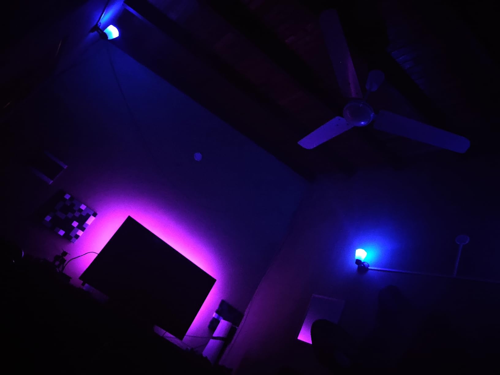 Philips Hue Smart Light Starter Kit - Includes (1) Bridge and (4) 75W A19 E26 LED Smart White and Color Ambiance Bulbs - Control with App - Compatible with Alexa, Google Assistant, and Apple HomeKit customer photo 1