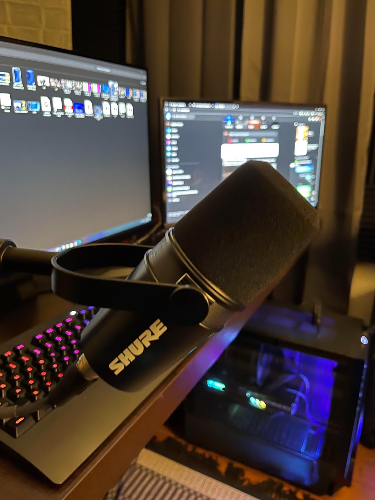 Shure MV7X XLR Dynamic Microphone - Voice-Isolating Cardioid Mic for Podcasting, Vocal Recording & Broadcasting, All-Metal, Black customer photo 2