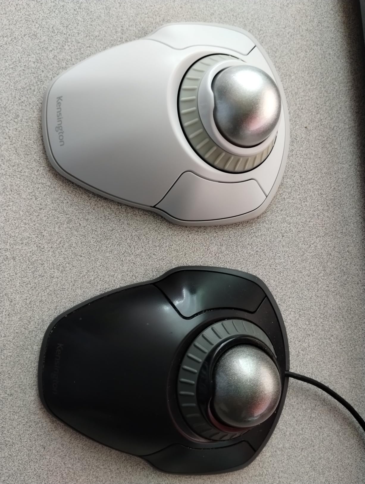 Kensington Orbit Wireless Trackball with Scroll Ring - Black-Red (K70990WW) customer photo 1