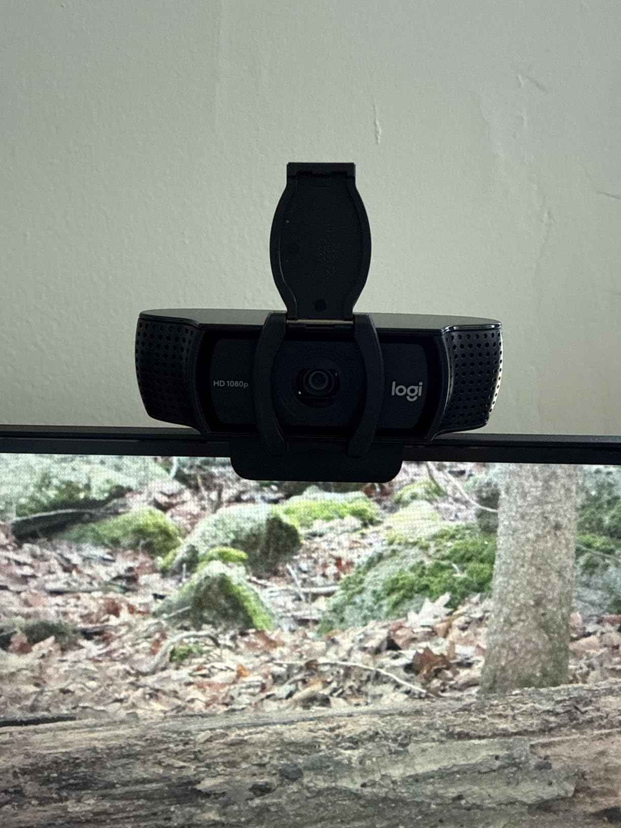 Logitech C920e HD 1080p Mic-Enabled Webcam, Certified for Zoom, Microsoft Teams Compatible, TAA Compliant customer photo 1