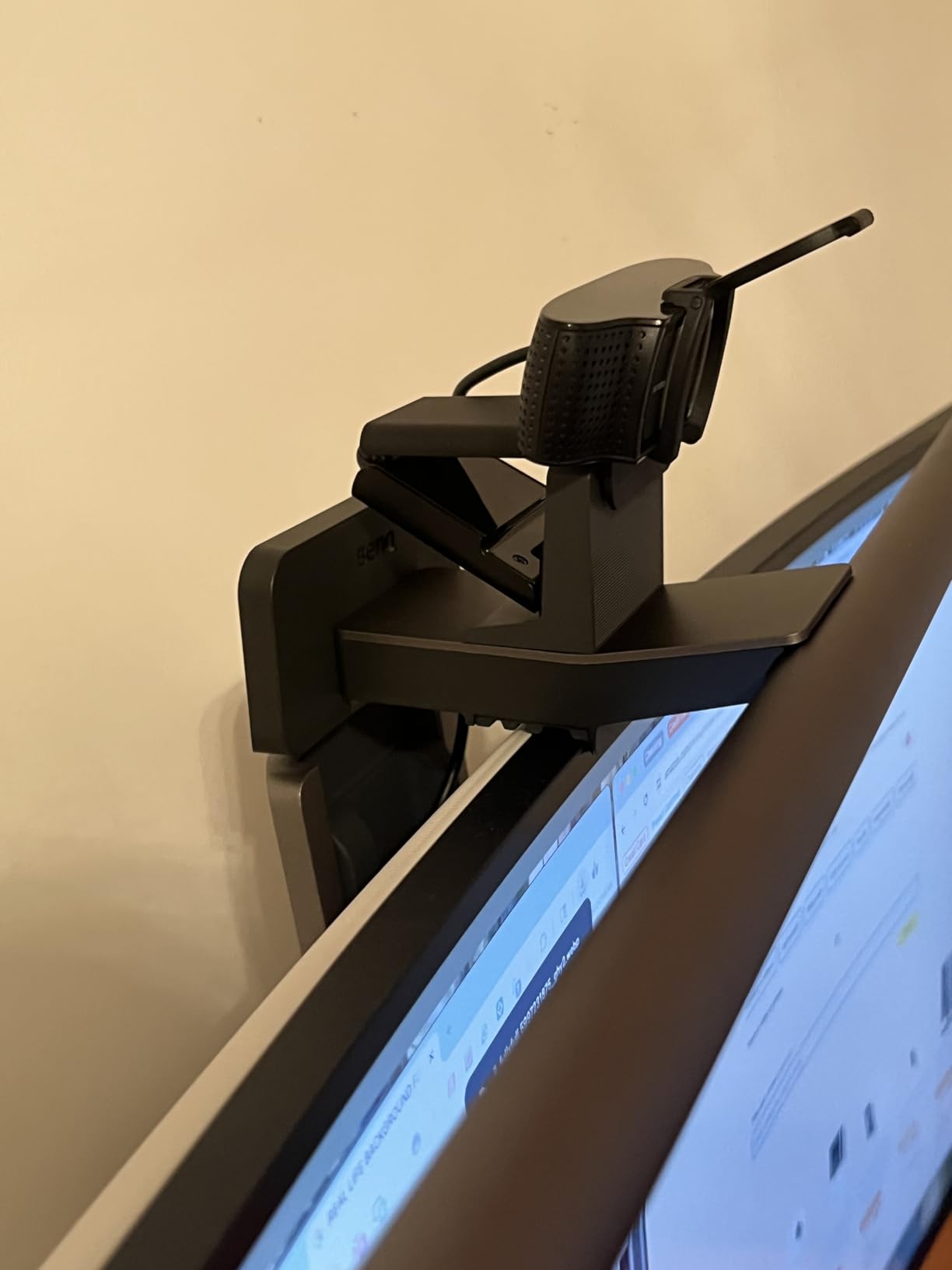 Logitech C920e HD 1080p Mic-Enabled Webcam, Certified for Zoom, Microsoft Teams Compatible, TAA Compliant customer photo 2