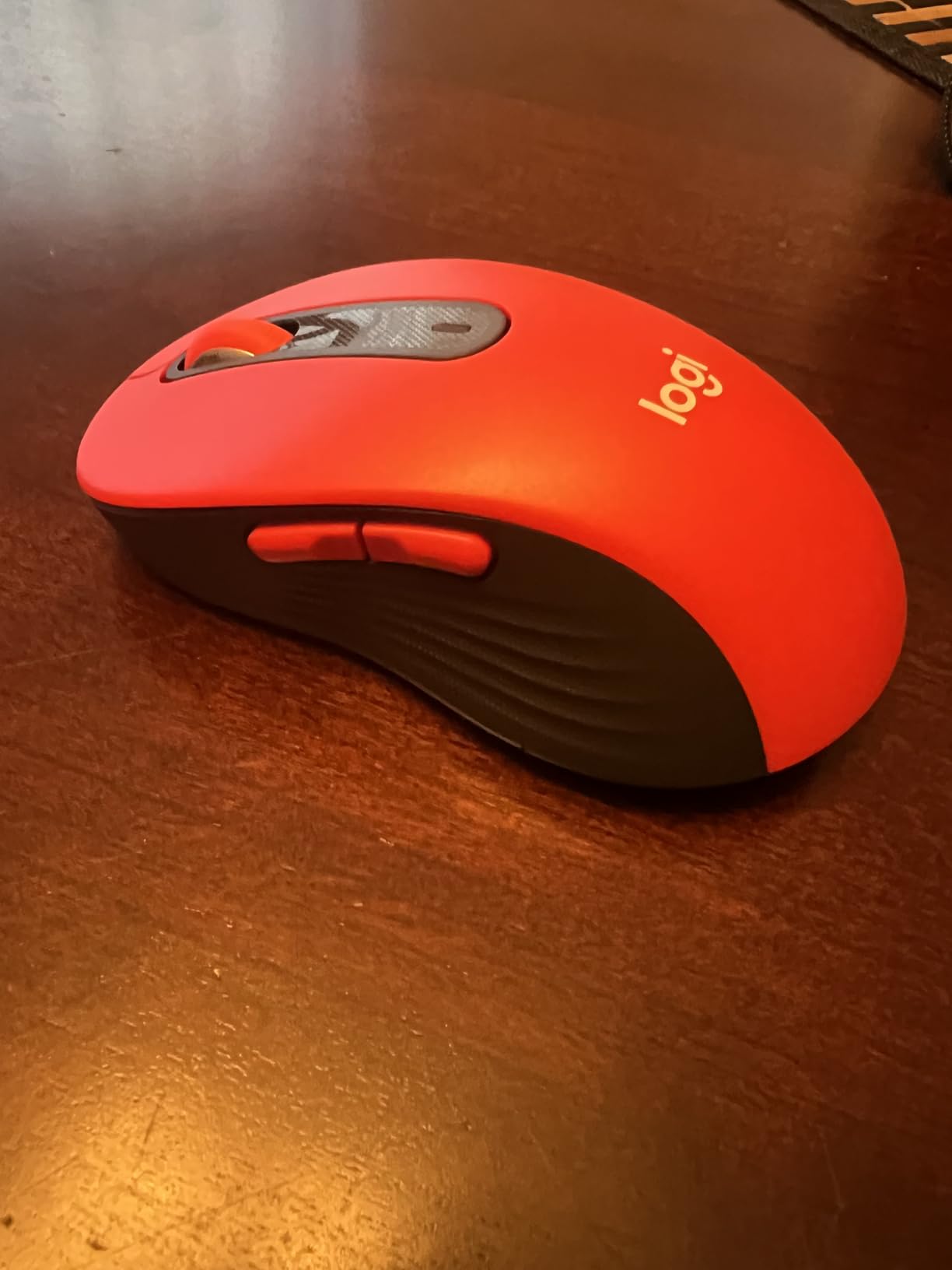 Logitech Signature M650 L Full Size Wireless Mouse - for Large Sized Hands, 2-Year Battery, Silent Clicks, Customizable Side Buttons, Bluetooth, for PC/Mac/Multi-Device/Chromebook - Black customer photo 2