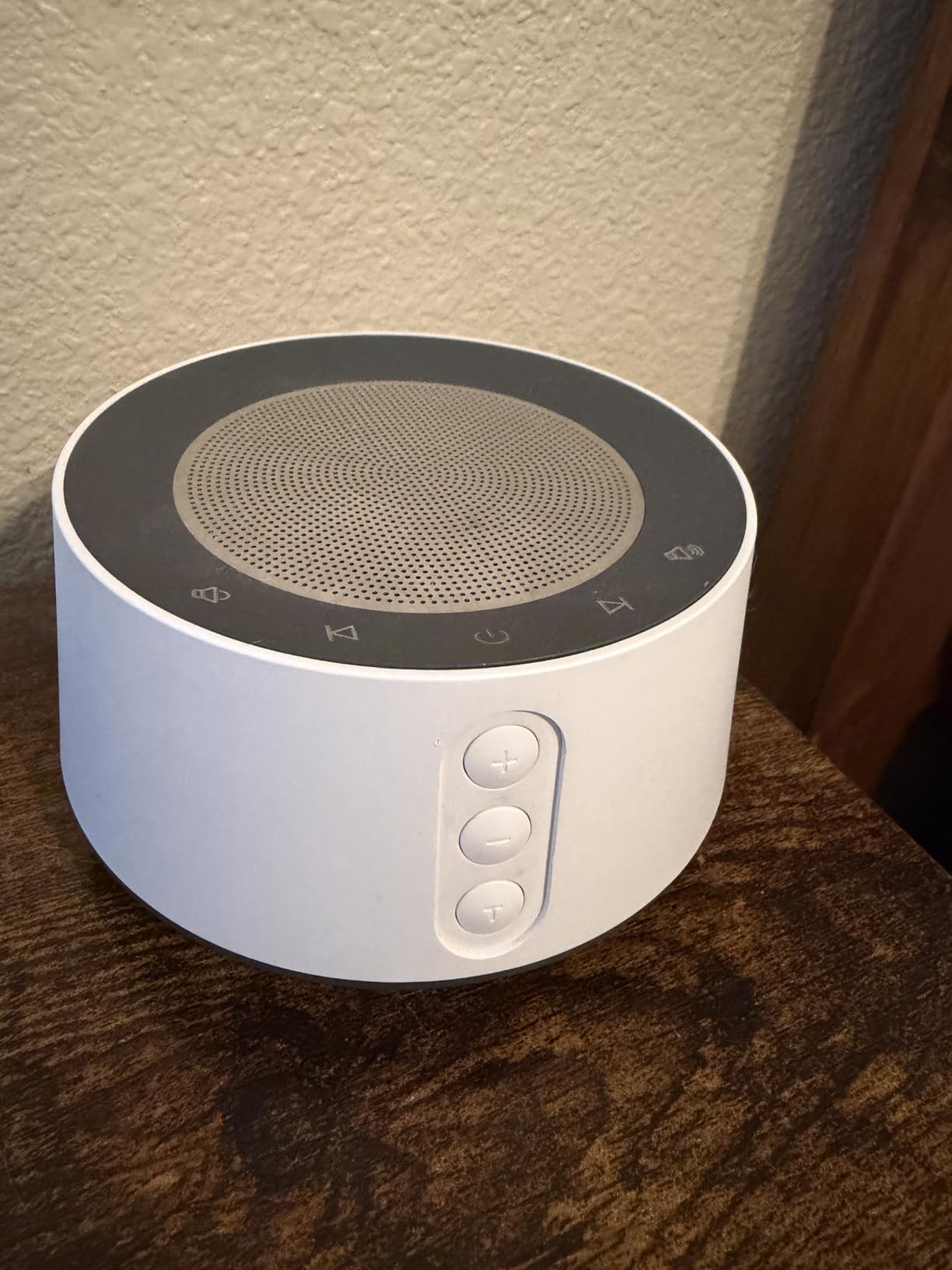 BGOVERSS White Noise Sound Machine with 20 Soothing Sounds, 10 Colors Night Light Sleep Machines Home Office Travel, 5 Timers and Memory Feature Sound Machine for Nursery Baby Kids Adults (White) customer photo 2