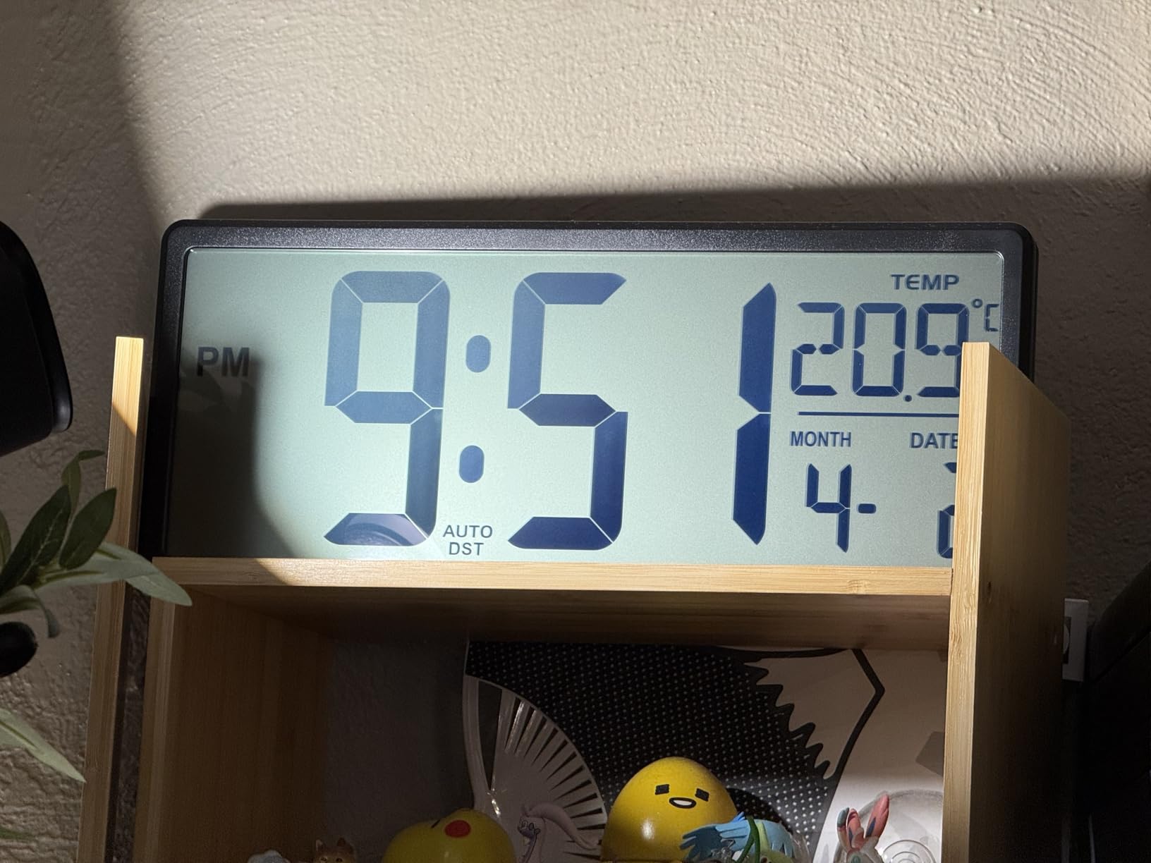 WallarGe 14.5'' Large Digital Wall Clock Battery Operated with Jumbo Numbers, Temperature and Date - Easy to Read and Set, Auto DST customer photo 1