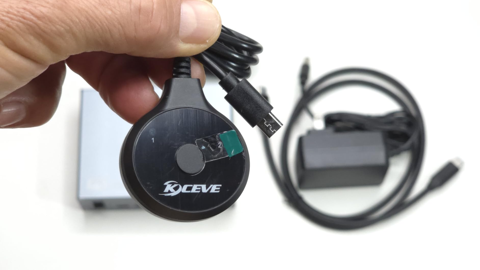 Dual Monitor KVM Switch HDMI 2 Port 4K@60Hz,MLEEDA USB HDMI Extended Display Switcher for 2 Computers Share 2 Monitors and 4 USB 2.0 Hub,Desktop Controller and USB HDMI Cables Included customer photo 2