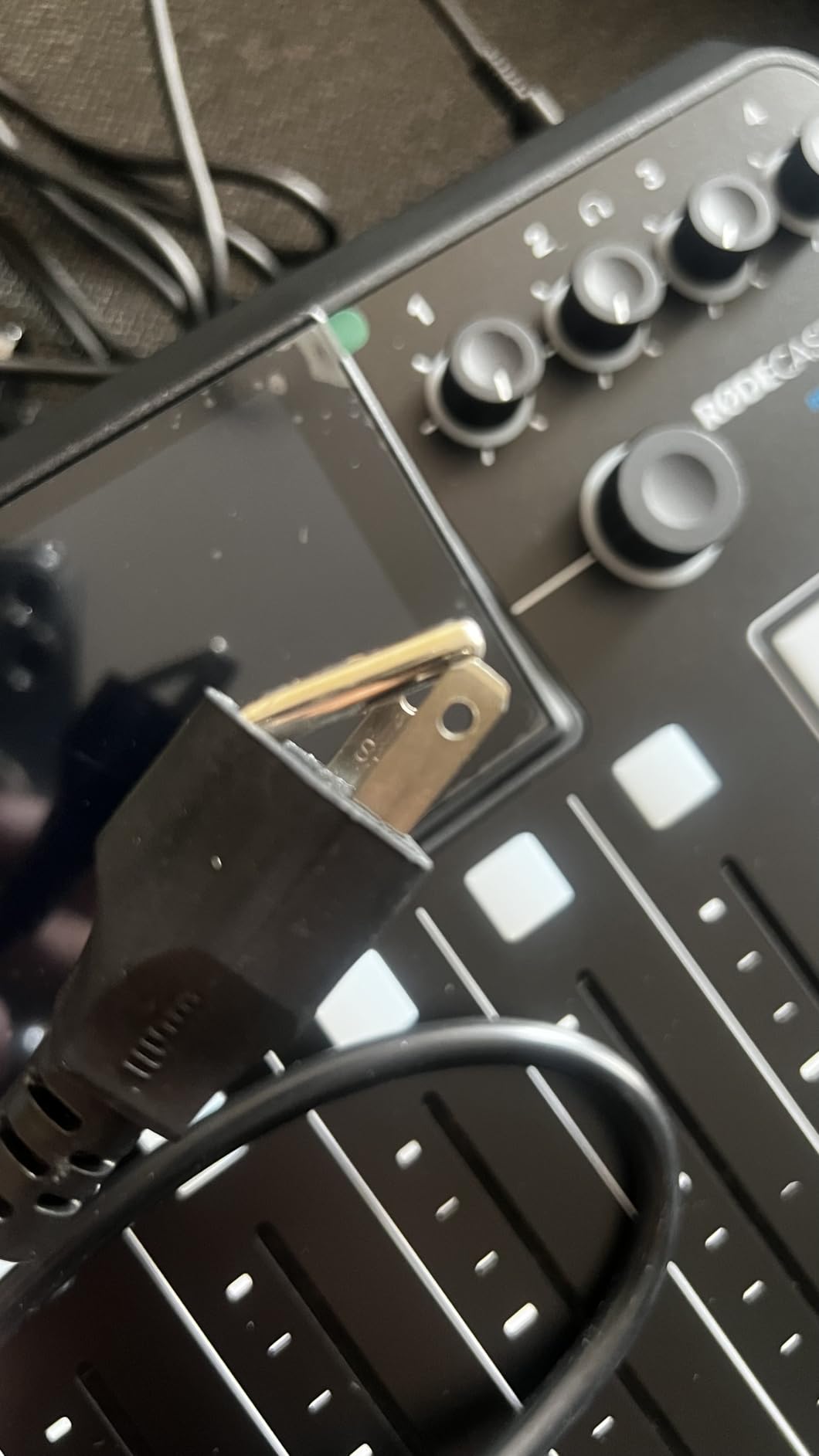 RØDE RØDECaster Pro II All-in-One Production Solution for Podcasting, Streaming, Music Production and Content Creation,Black customer photo 1