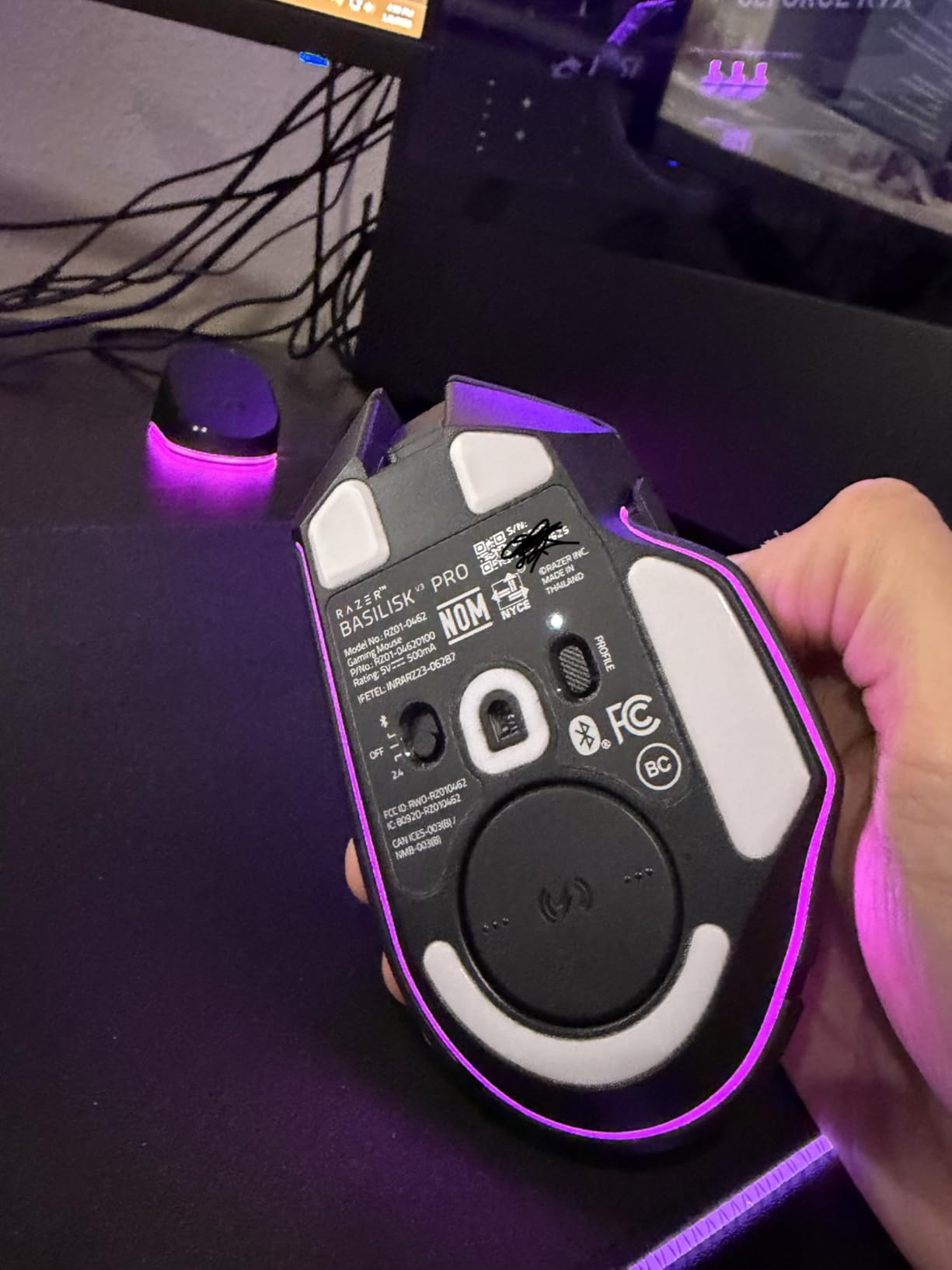 Razer Basilisk V3 Pro Wireless Gaming Mouse: HyperScroll Tilt Wheel - 30K DPI Optical Sensor - Gen-3 Optical Switches - 13-Zone Chroma RGB - 13 Programmable Controls - 3 Connection Modes - Black customer photo 1