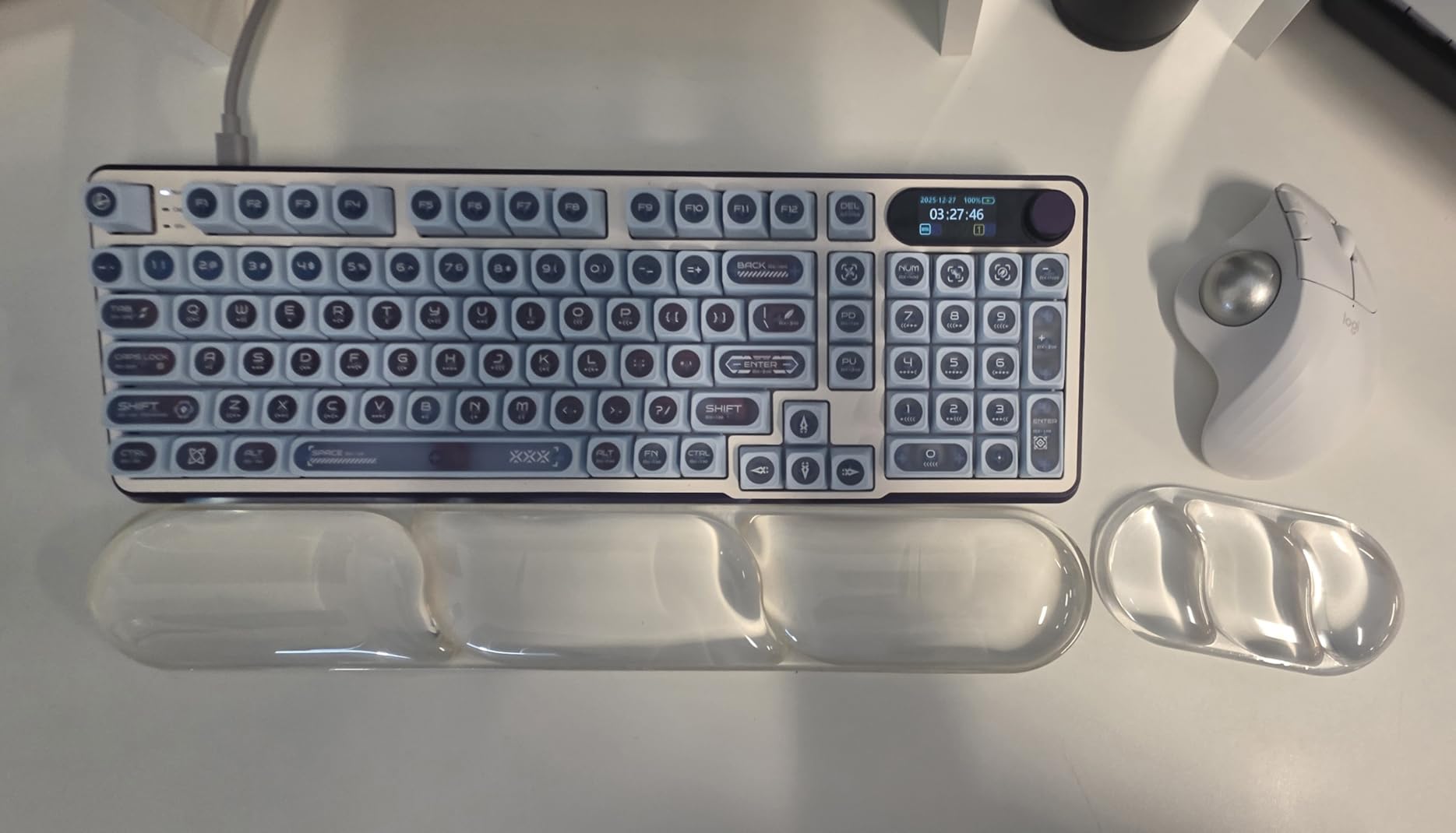 Logitech Ergo M575S Wireless Trackball Mouse, Wireless Ergonomic Mouse with Bluetooth and Encrypted Dongle, Comfortable Thumb Control, Precise and Smooth Tracking, for PC/Mac - Off-White Blue Ball customer photo 2