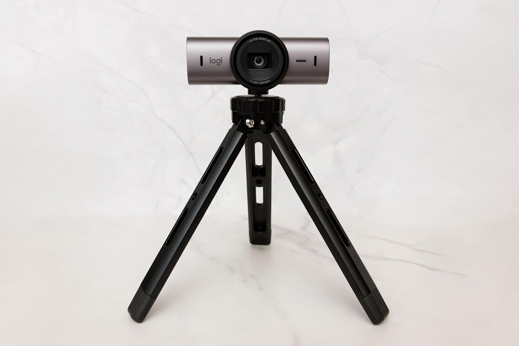 Logitech MX Brio Ultra HD 4K Webcam for Collaboration and Streaming, 1080p 60 FPS, Show Mode, Works with Microsoft Teams, Zoom, Google Meet, Nintendo Switch 2, Graphite customer photo 1