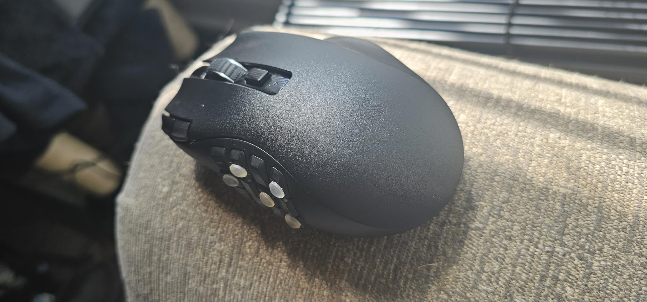 Razer Naga V2 HyperSpeed Wireless MMO Gaming Mouse: 19 Programmable Buttons - HyperScroll Technology - Focus Pro 30K Optical Sensor - Mechanical Mouse Switches Gen-2 - Up to 400 Hr Battery Life customer photo 1