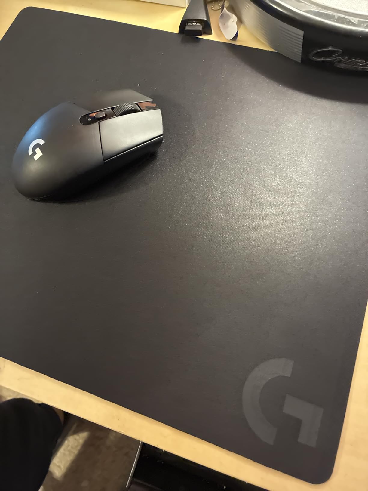 Logitech G840 XL Cloth Gaming Mouse Pad - 0.12 in Thin, Stable Rubber Base, Performance-Tuned Surface - Black customer photo 1