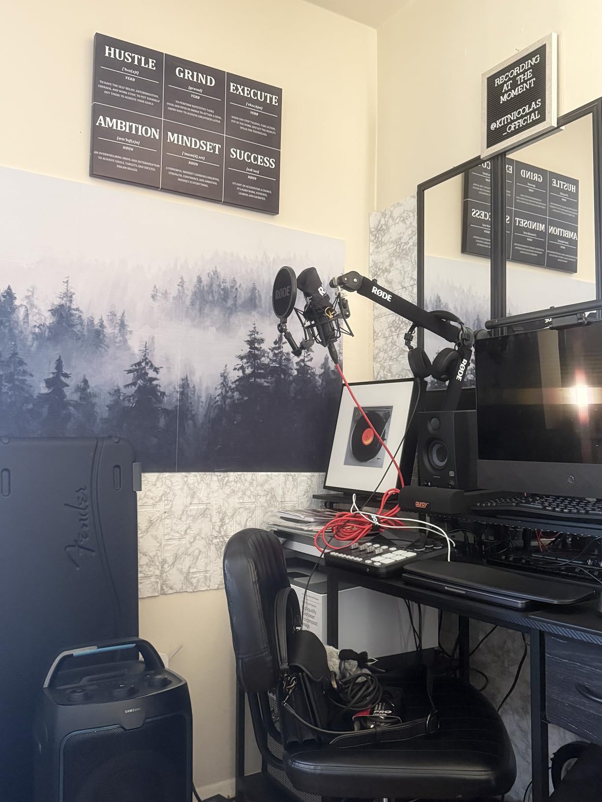 RODE NT1 5th Gen Large-Diaphragm Studio Condenser Microphone - XLR & USB Outputs - Shock Mount & Pop Filter Included - Music Production, Vocal Recording, Podcasting - Black - Professional Audio customer photo 1