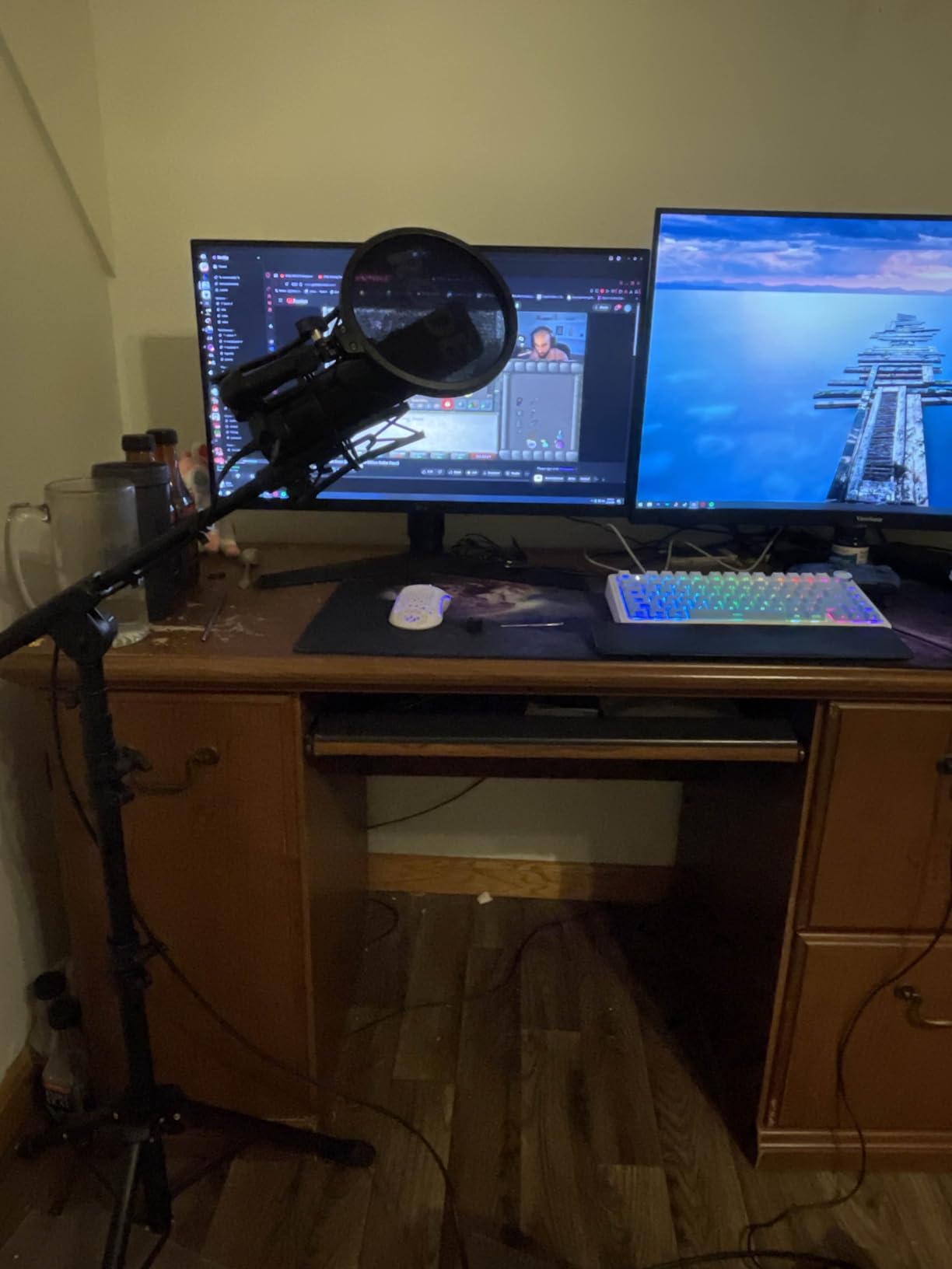 RODE NT1 5th Gen Large-Diaphragm Studio Condenser Microphone - XLR & USB Outputs - Shock Mount & Pop Filter Included - Music Production, Vocal Recording, Podcasting - Black - Professional Audio customer photo 2