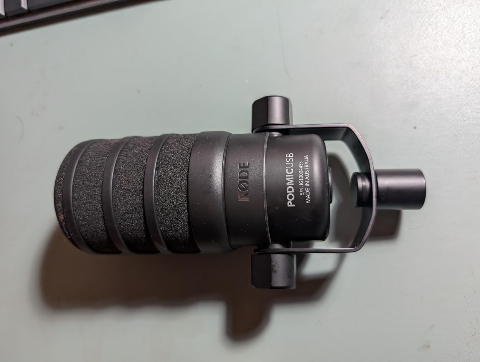 Rode PodMic USB Versatile Dynamic Broadcast Microphone With XLR and USB Connectivity for Podcasting, Streaming, Gaming, Music-Making and Content Creation customer photo 1