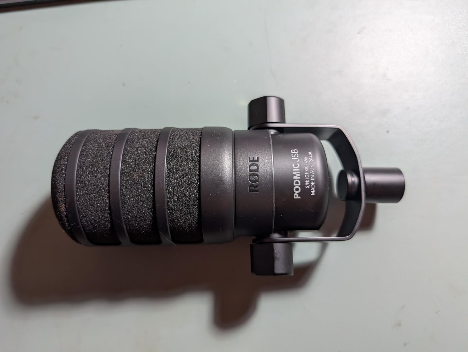 Rode PodMic USB Versatile Dynamic Broadcast Microphone With XLR and USB Connectivity for Podcasting, Streaming, Gaming, Music-Making and Content Creation customer photo 2