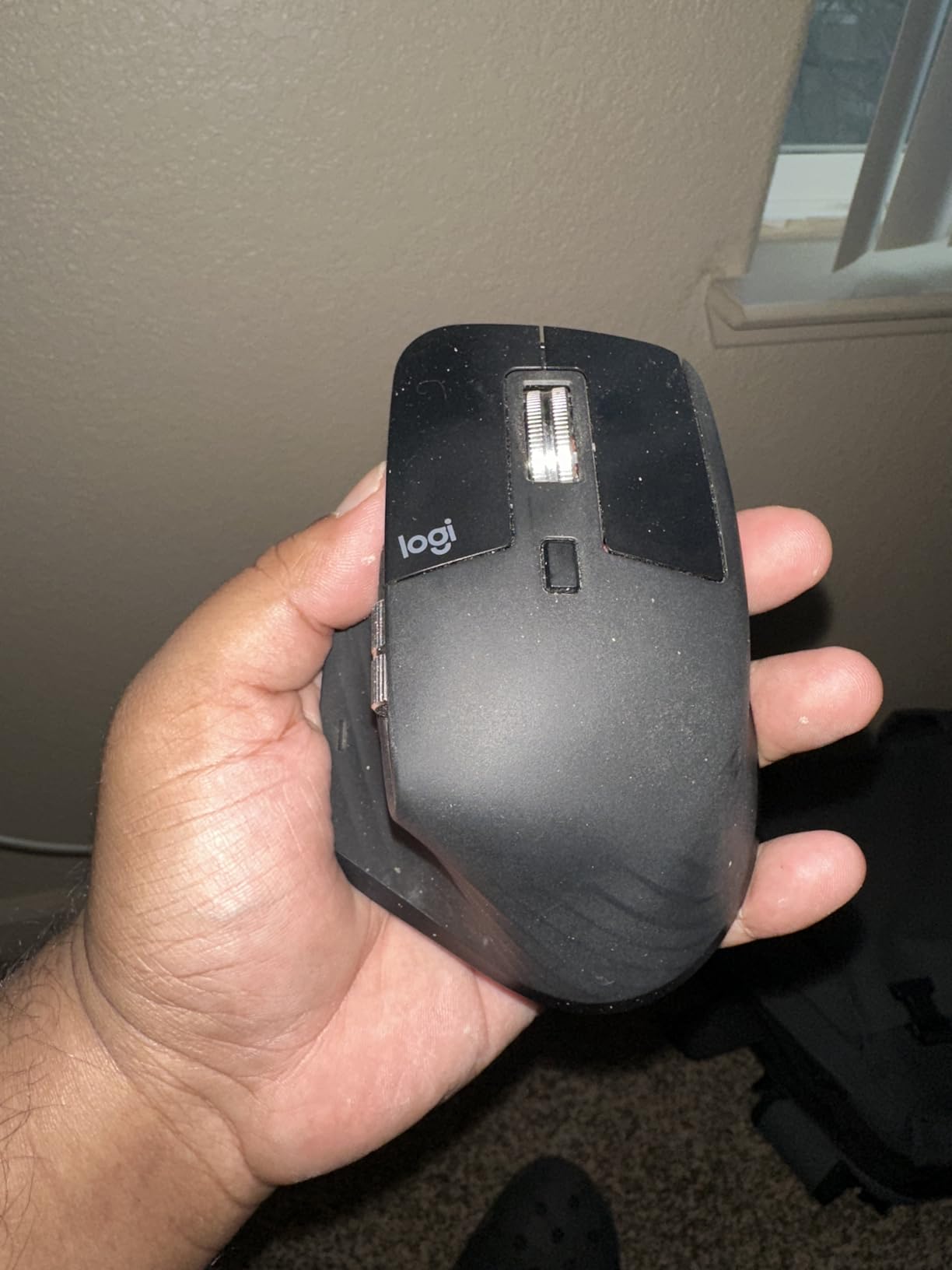 Logitech MX Master 3S - Wireless Performance Mouse with Ultra-Fast Scrolling, Ergo, 8K DPI, Track on Glass, Quiet Clicks, USB-C, Bluetooth, Windows, Linux, Chrome (Black) customer photo 1