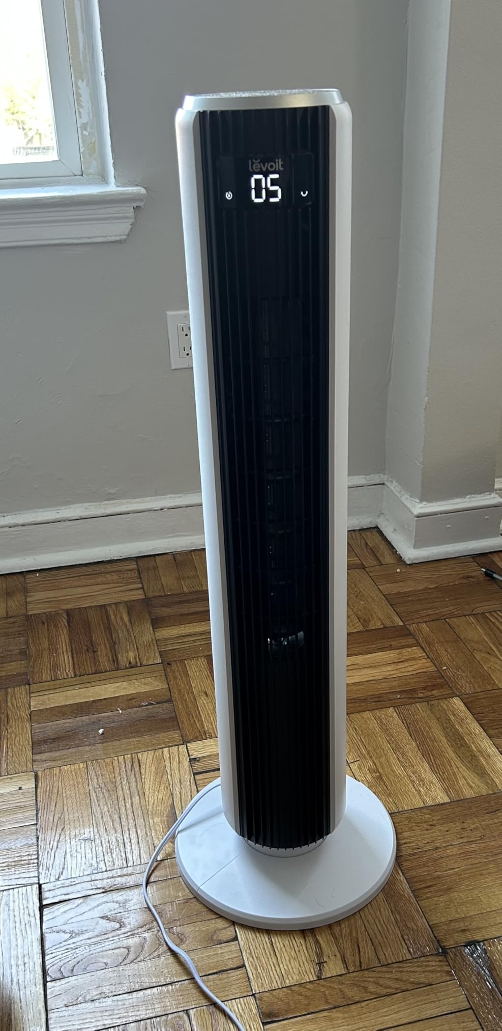 LEVOIT Tower Fan for Bedroom, 90° Oscillating Standing Fan with 28dB Quiet for Sleep, 25ft/s Velocity, 12H Timer, 5 Speeds 4 Modes, Remoter, Bladeless Room Fan for Home, Office, Indoor, 36 inch, White customer photo 1