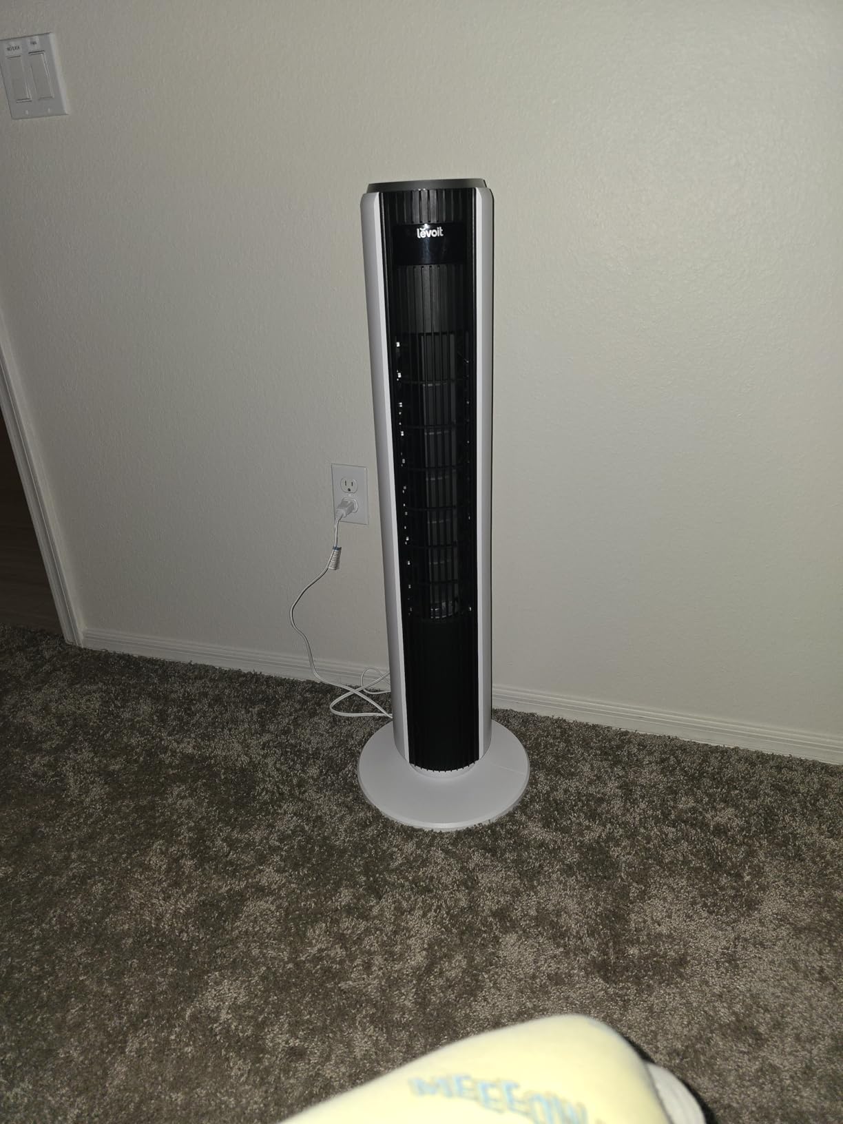 LEVOIT Tower Fan for Bedroom, 90° Oscillating Standing Fan with 28dB Quiet for Sleep, 25ft/s Velocity, 12H Timer, 5 Speeds 4 Modes, Remoter, Bladeless Room Fan for Home, Office, Indoor, 36 inch, White customer photo 2