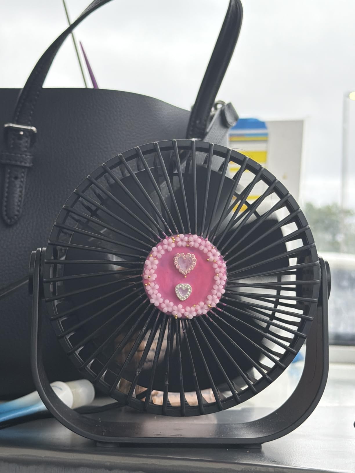 Gaiatop USB Desk Fan, 3 Speeds Strong Airflow, 5.5 Inch Portable 90° Rotate Quiet Cooling, Small Personal Table Fans for Bedroom Home Office Travel Black customer photo 1