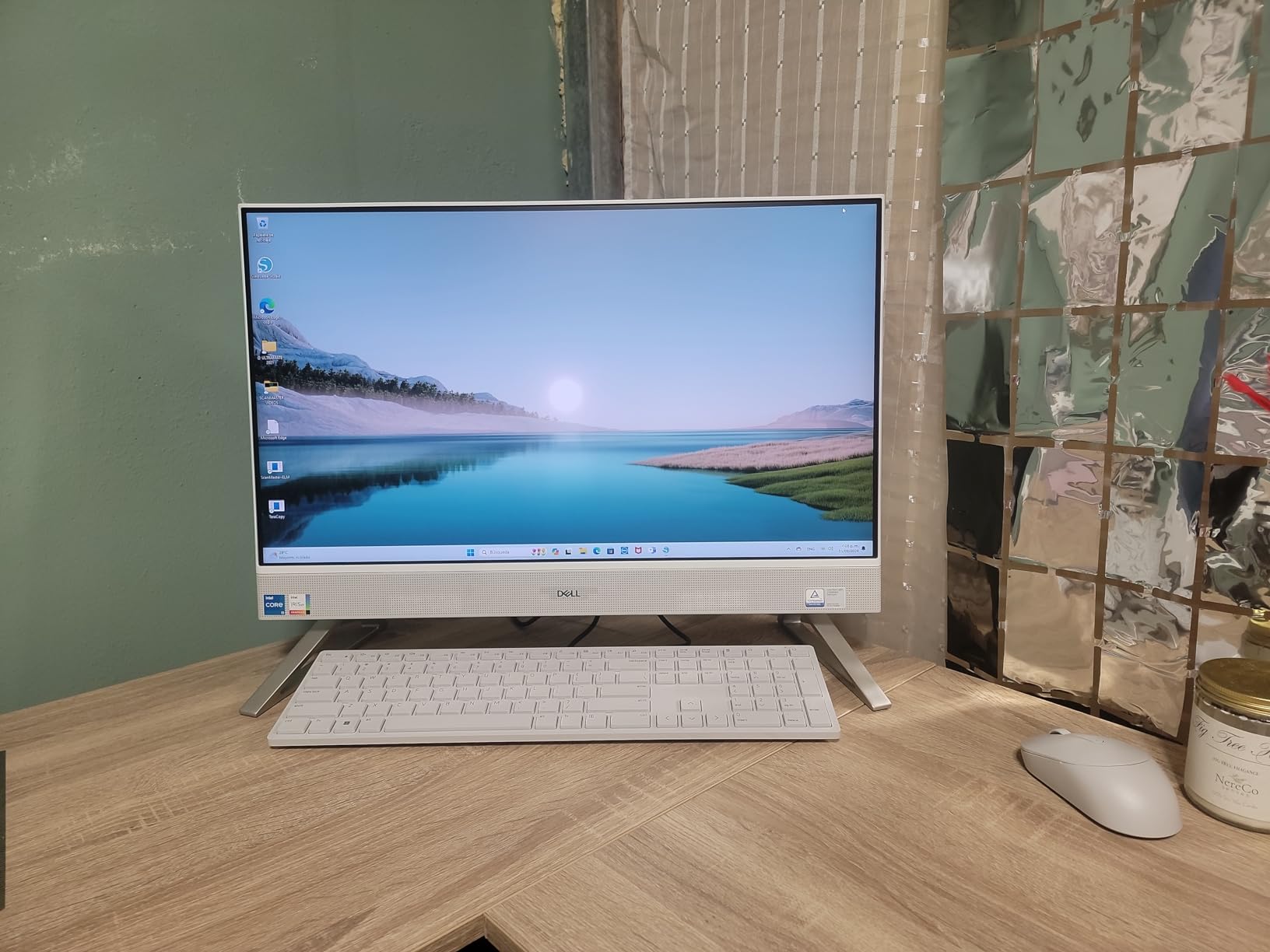 Dell Inspiron 5420 All In One desktop - 23.8-inch FHD 60 Hz Display, Core i5-1335U Processor, 16GB DDR4 RAM, 1TB SSD, Intel Iris Xe Graphics, Windows 11 Home, Premium Support & Dell Migrate - White customer photo 1