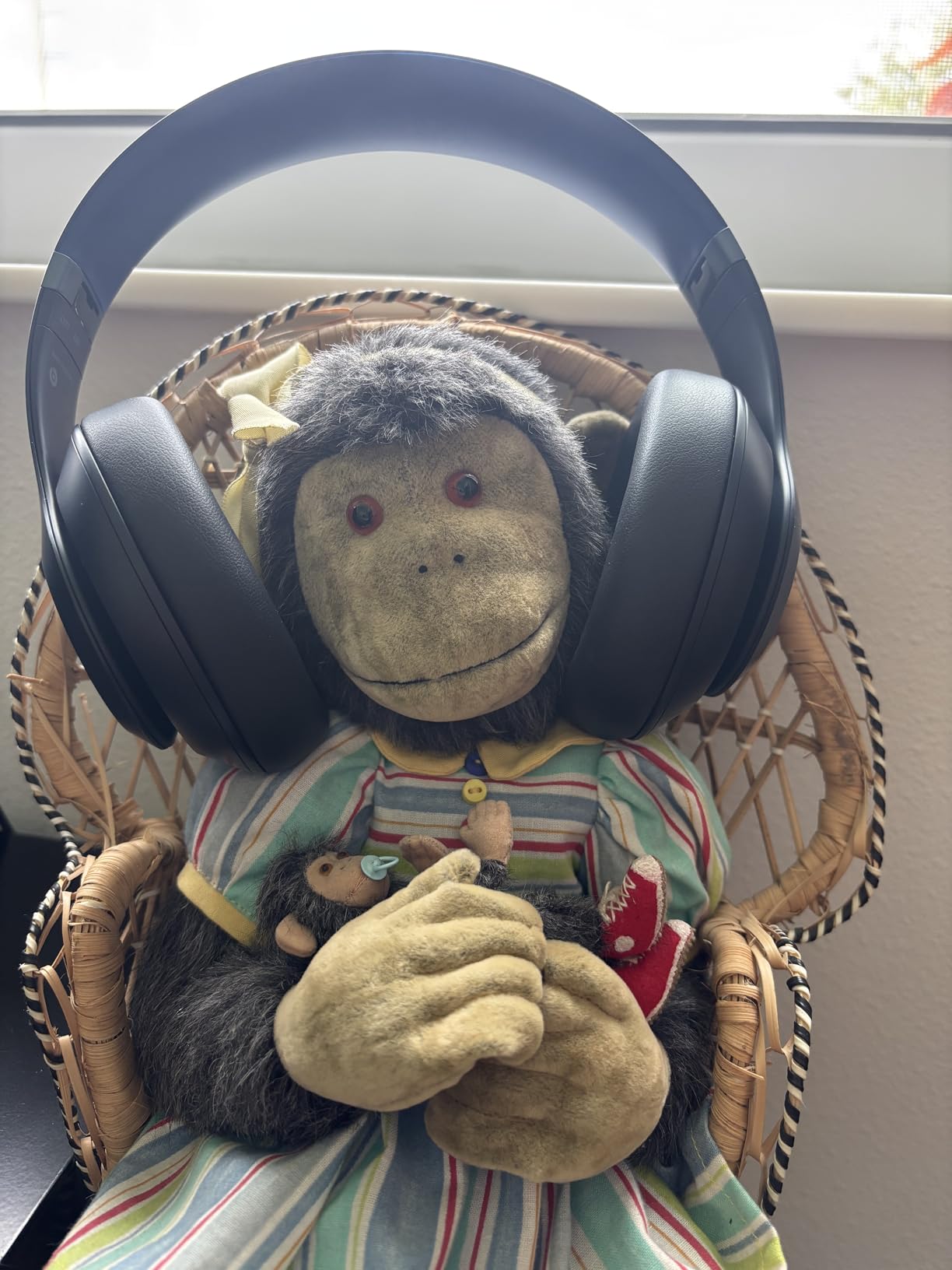 Soundcore by Anker Q20i Hybrid Active Noise Cancelling Headphones, Wireless Over-Ear Bluetooth, 40H Long ANC Playtime, Hi-Res Audio, Big Bass, Customize via an App, Transparency Mode customer photo 2