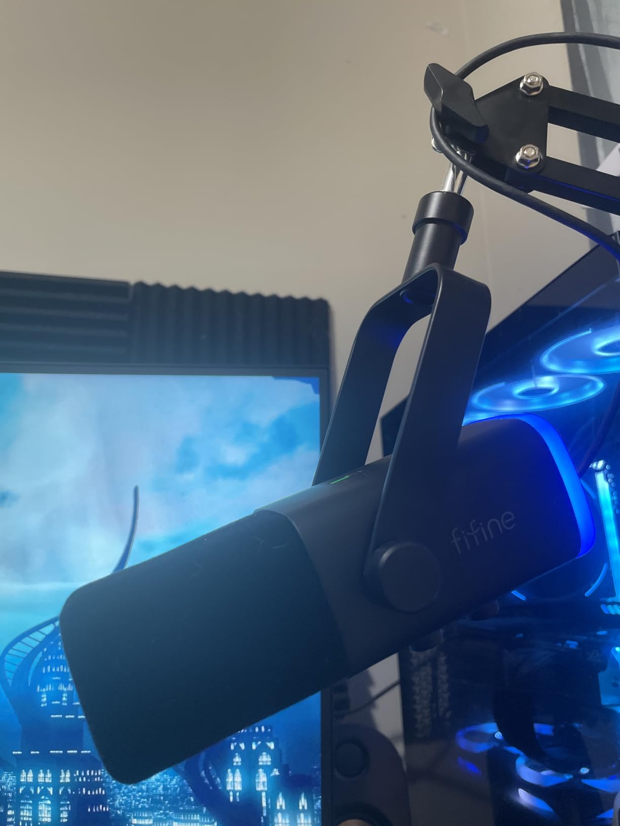 FIFINE XLR/USB Gaming Microphone Set, Dynamic PC Mic for Streaming Podcasting, Computer RGB Mic Kit with Boom Arm Stand, Mute Button, Headphones Jack, for Recording Vocal Voice-Over-AmpliGame AM8T customer photo 2