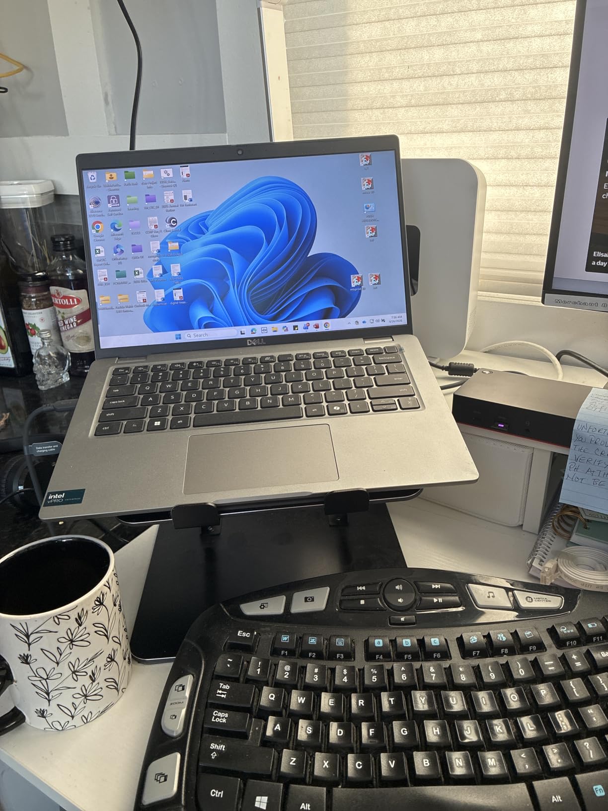 Adjustable Laptop Stand for Desk, Metal Foldable Laptop Riser Holder, Portable Desktop Book Stands, Ventilated Cooling Computer Notebook Stand Compatible with 10-15.6