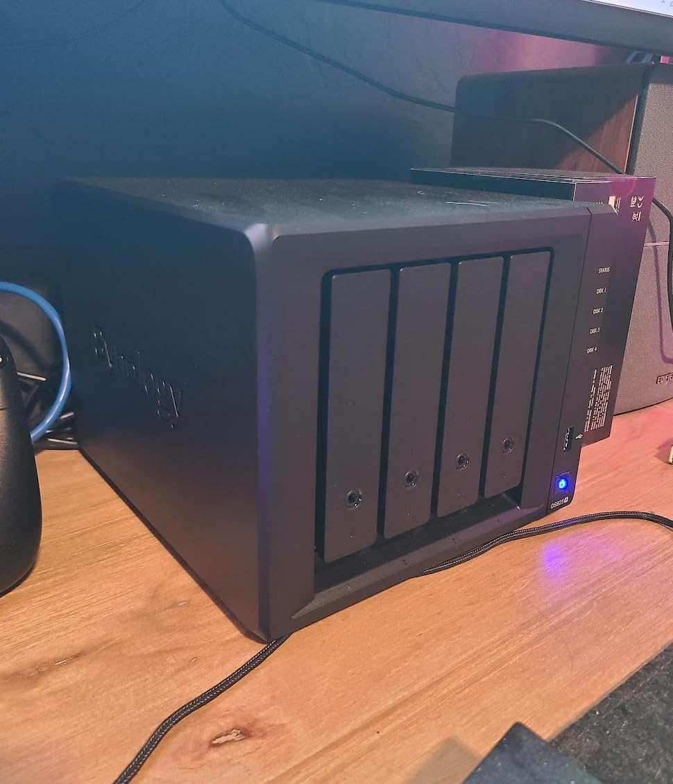 Synology 4-Bay DiskStation DS925+ (Diskless) customer photo 1