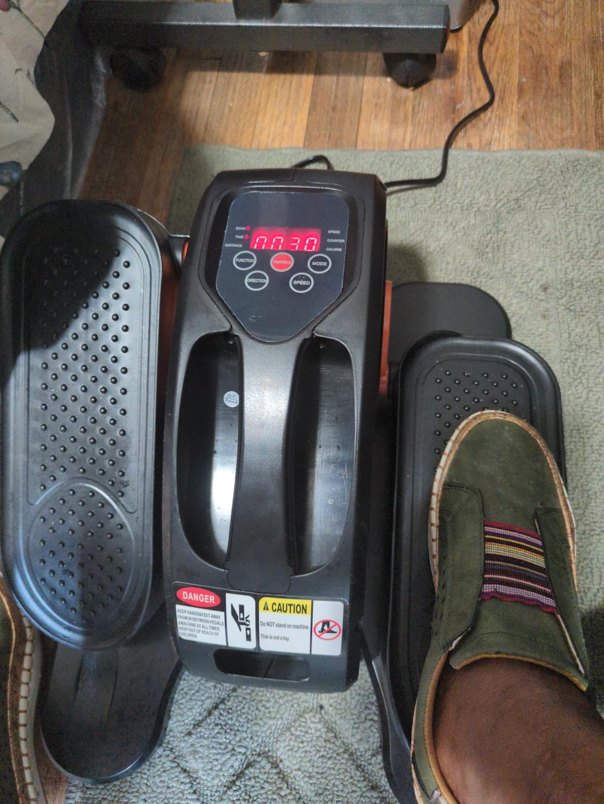 GUGTTR Under Desk Elliptical Machine, Electric Elliptical Leg Exerciser for Seniors Fully Assembled, Quiet & Portable Electric Seated Pedal Exerciser with Remote Control & 12 Adjustable Speeds customer photo 1