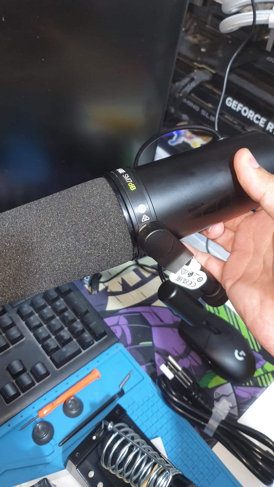 Shure SM7dB Dynamic Vocal Microphone with Built-in Preamp - Studio Mic for Streaming, Podcasting, and Recording - Smooth Sound, Wide Frequency Range, Rugged Build, Windscreen Included, XLR, Black customer photo 1