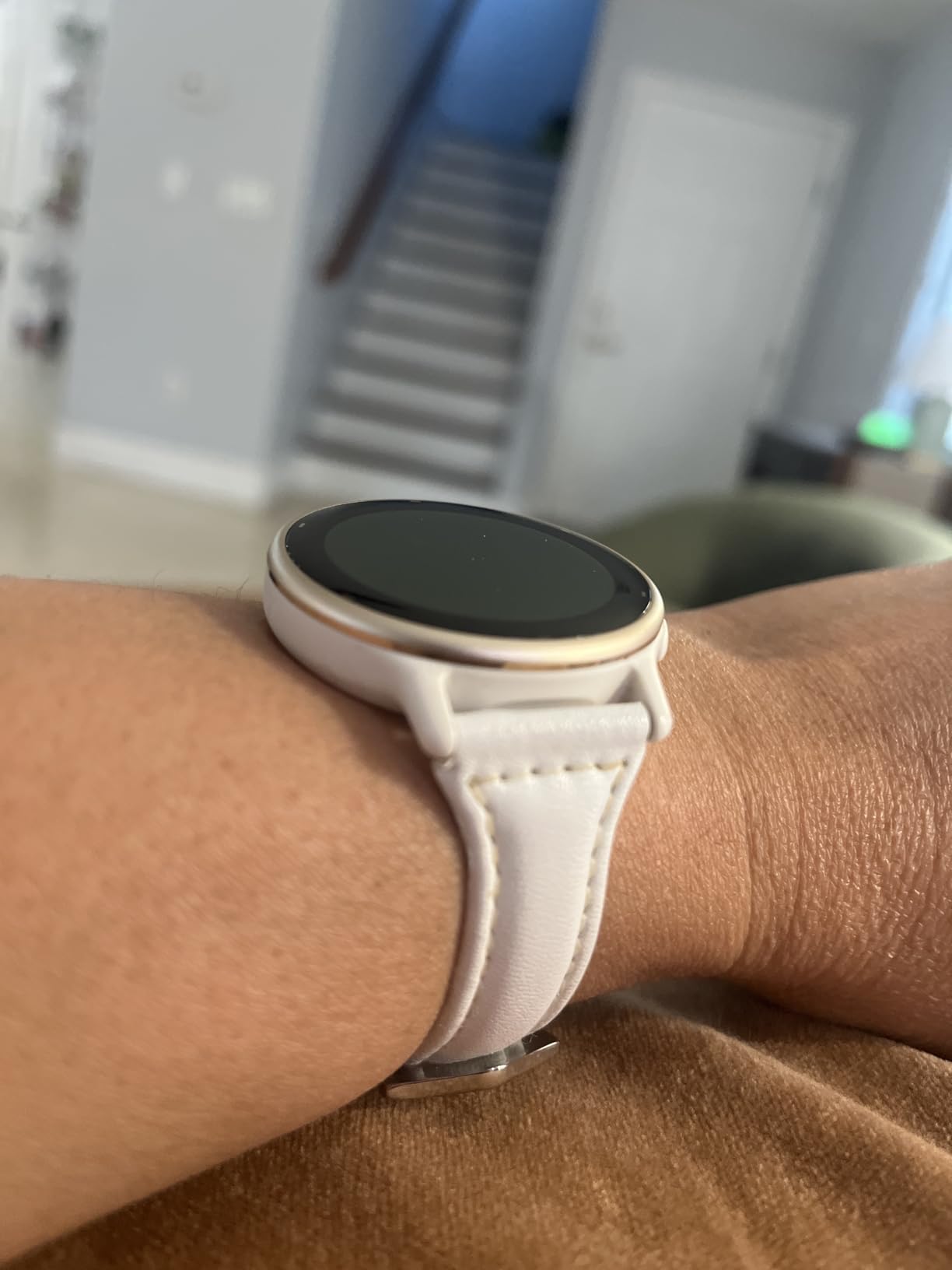 vívoactive 5, Health and Fitness GPS Smartwatch, AMOLED Display, Up to 11 Days of Battery, Ivory customer photo 1