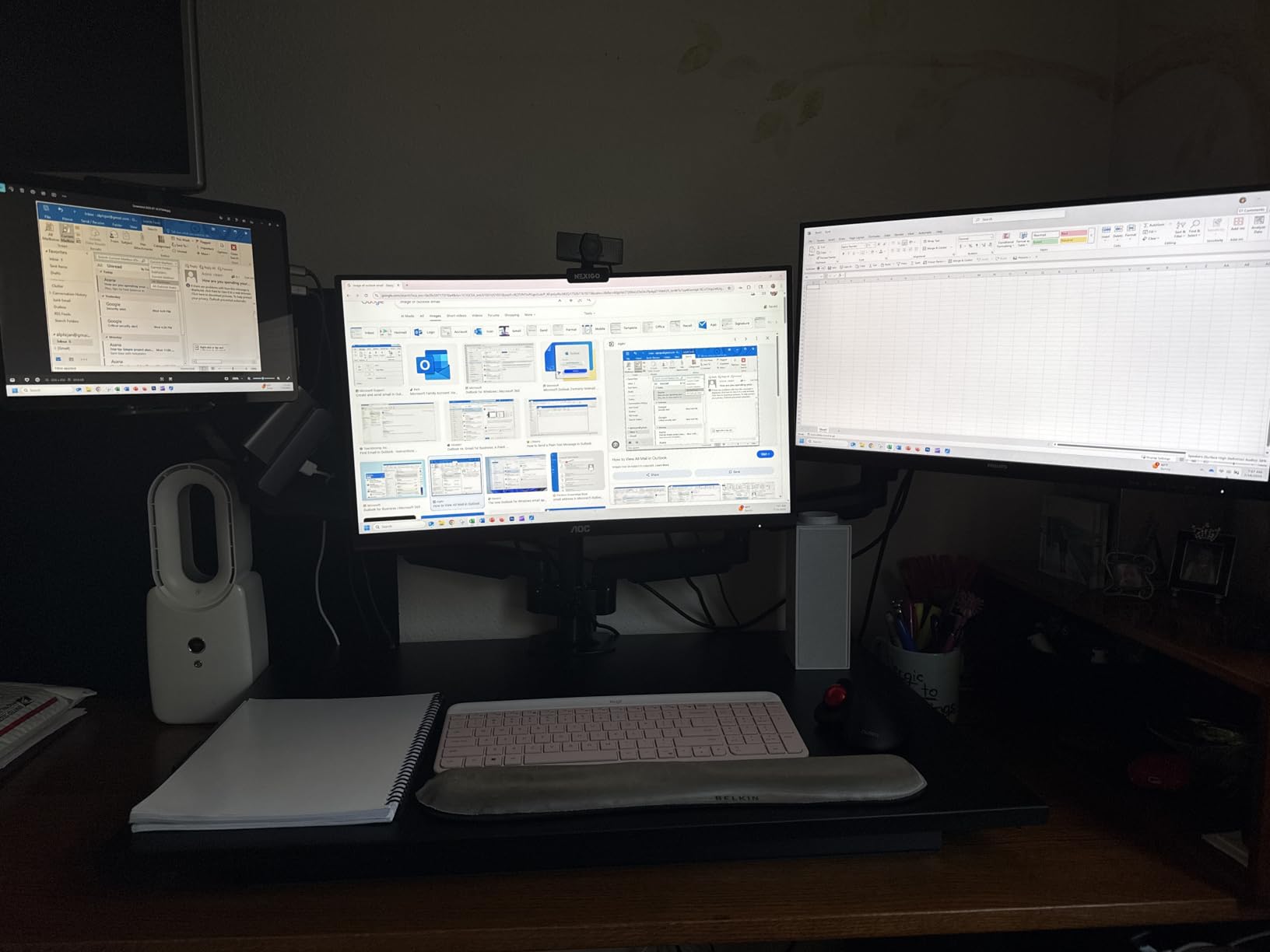 HUANUO Triple Monitor Mount for 13-27 inch Computer Screens, Gaming 3 Monitor Desk Mount with Arm Holds 19.8lbs, Triple Monitors Stand with Tilt, Swivel, Rotation, VESA 75x75, 100x100mm customer photo 2