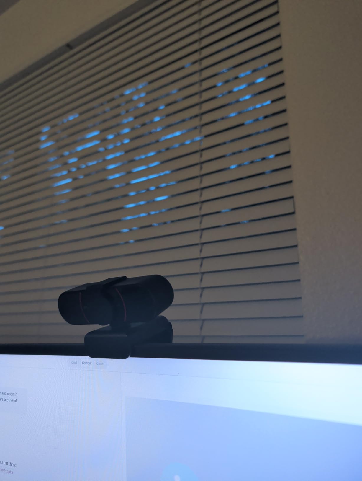 EMEET C960 4K Webcam for PC, 4K UHD CMOS Sensor, PDAF Auto Focus, Dual Omnidirectional Mics, Auto Light Correction, 73 FOV, Plug&Play Webcam w/Privacy Cover, Works w/Zoom/Teams/Skype/Google Meet customer photo 2