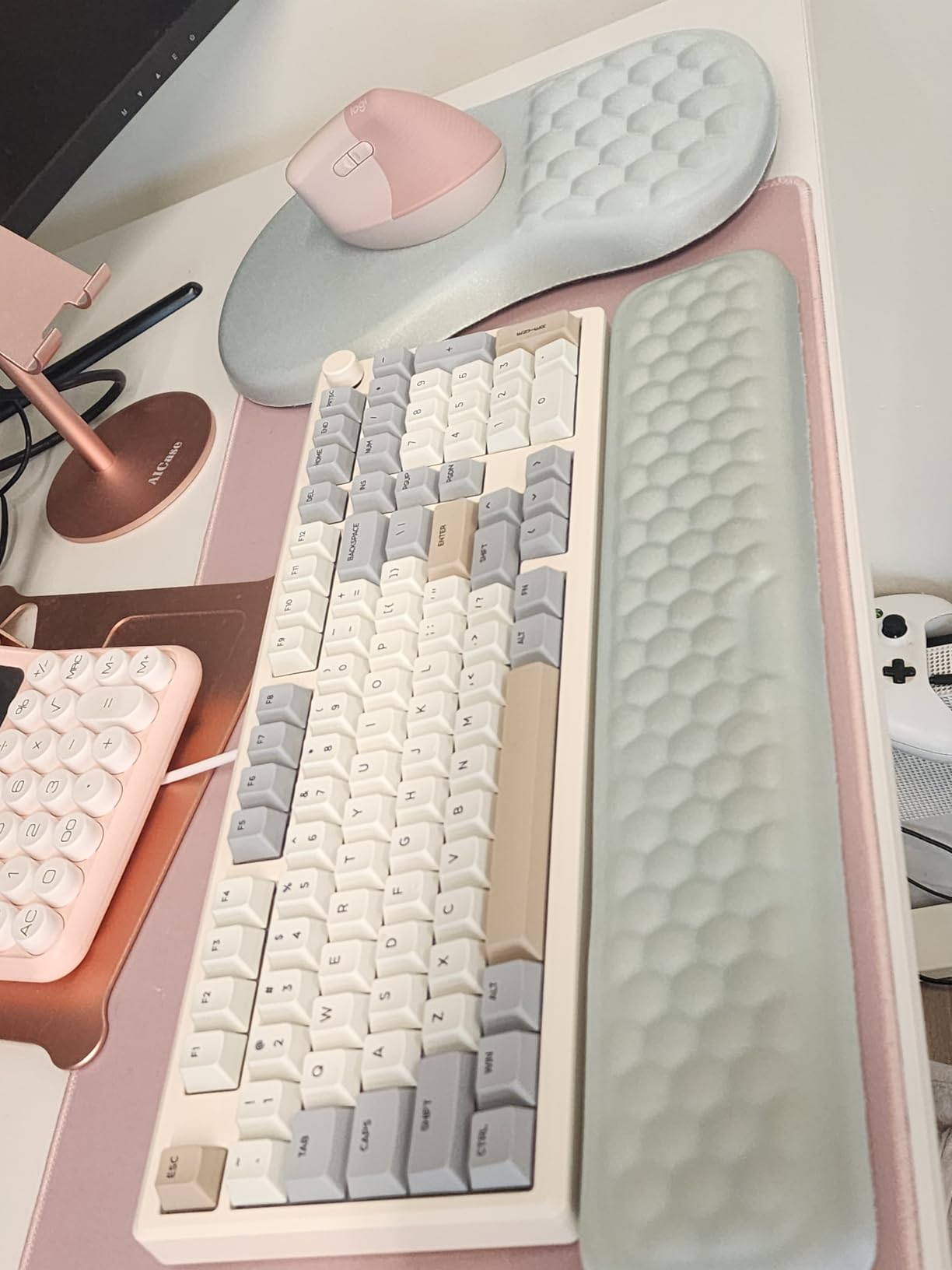 Hokafenle 2 in 1 Ergonomic Mouse Pad Wrist Support & Wrist Rest for Computer Keyboard Set, with Relieve Carpal Tunnel Pain Massage Bulge and Full Memory Gel Design customer photo 2