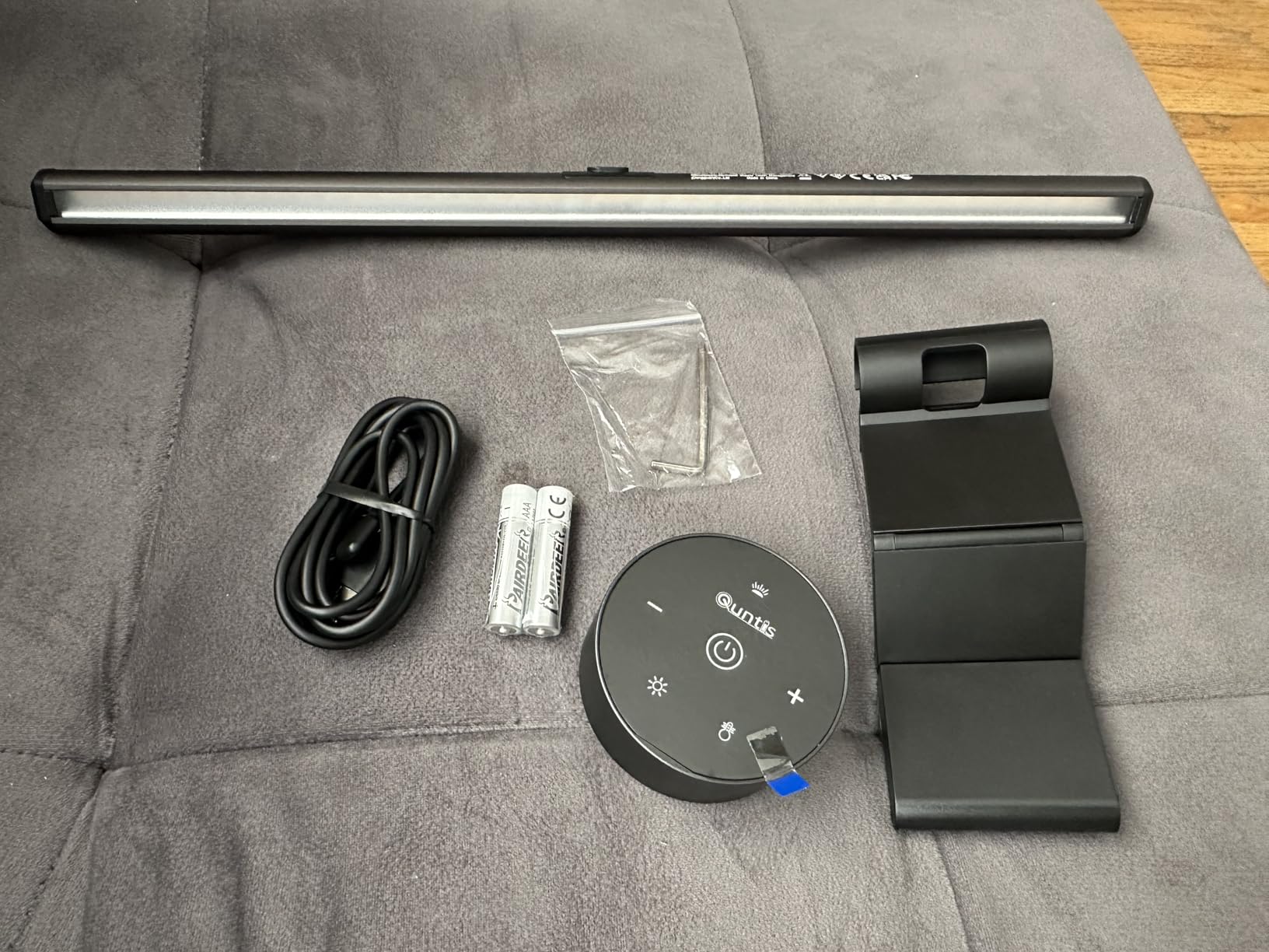 Quntis Monitor Light Bar with Remote, Fit for Curved Monitors/Camera Base, Eye-Care Computer Screen Light Bar, Auto-Dimming Dimmable Work Office Gaming Desk Lamp, Gray customer photo 1