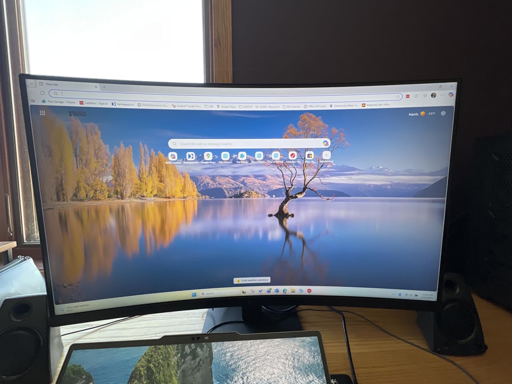 LG 32MR50C-B Curved Monitor 32-Inch FHD 100Hz AMD FreeSync OnScreen Control Dynamic Action Sync Black Stabilizer Tilt Stand (HDMI) - Black customer photo 1
