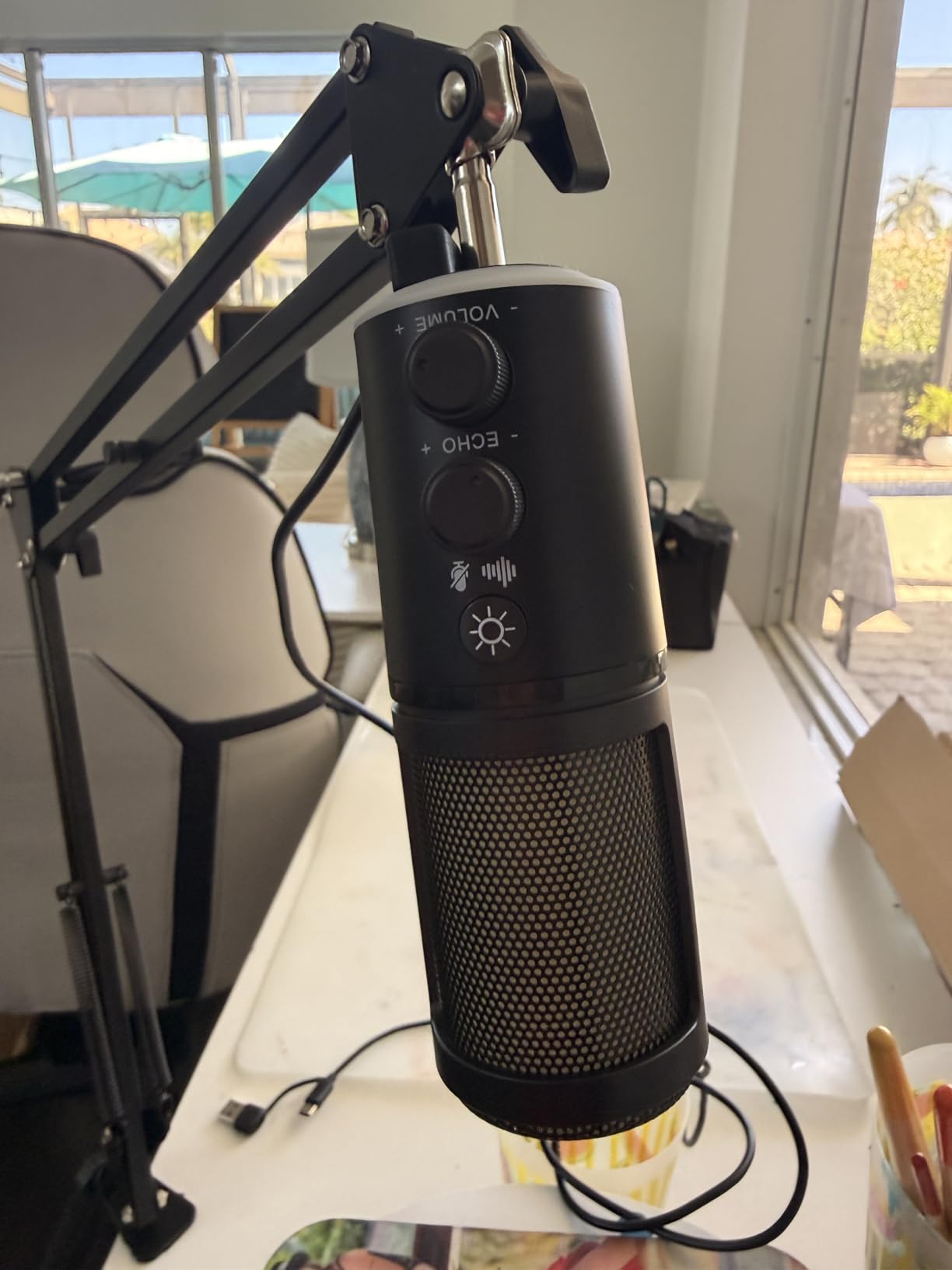 MAONO XLR/USB Dynamic Microphone Kit, RGB Podcast Mic with Software, Mute, Gain Knob, Volume Control, Boom Arm for Streaming, Gaming, Voice-Over, Recording customer photo 2