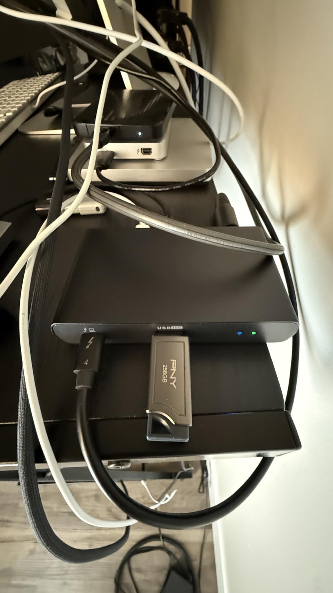 Amazon Basics Thunderbolt 4 Pro Docking Station, Dual 4K Monitor Support, 8K Display, 2xTBT4, 1xHDMI2.1, 3xUSB A 3.1, RJ45 Ethernet, Black, 7.86 x 2.95 x 1.23 inches customer photo 2