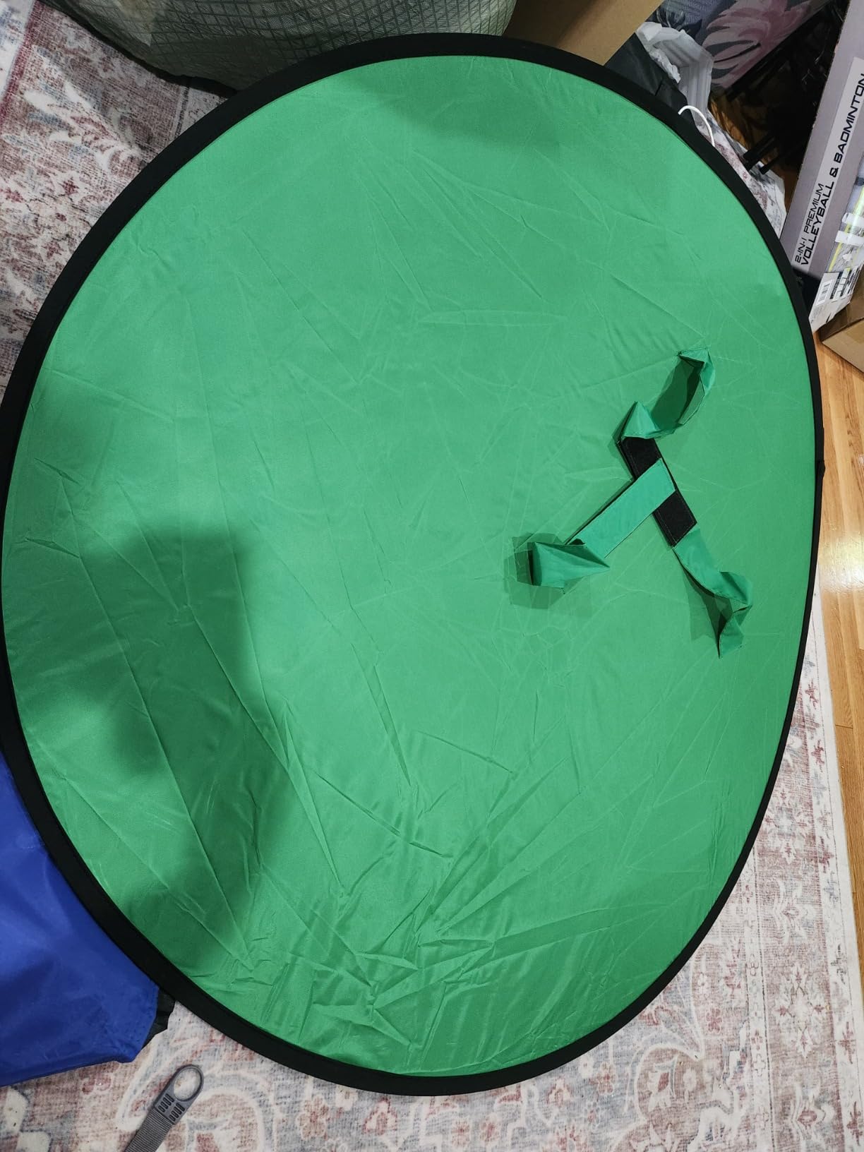 Cosmos 1 Pc Green Screen Backdrop 43 in / 110 cm Diameter Foldable Portable Photography Background Green Screen Chroma Key Backdrop for Photography Photo Video Studio, Live Streaming, Video Meeting customer photo 2