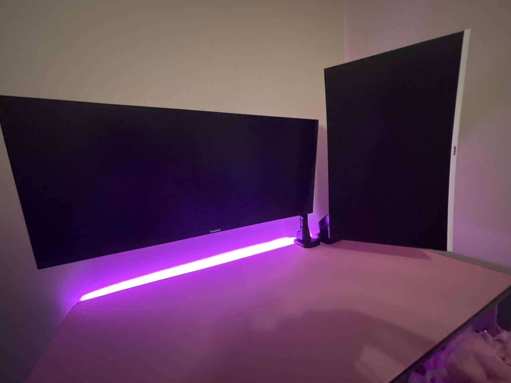 Amazon Basics Gas Spring Single Computer Monitor Arm Desk Mount, Adjustable, Holds up to 27