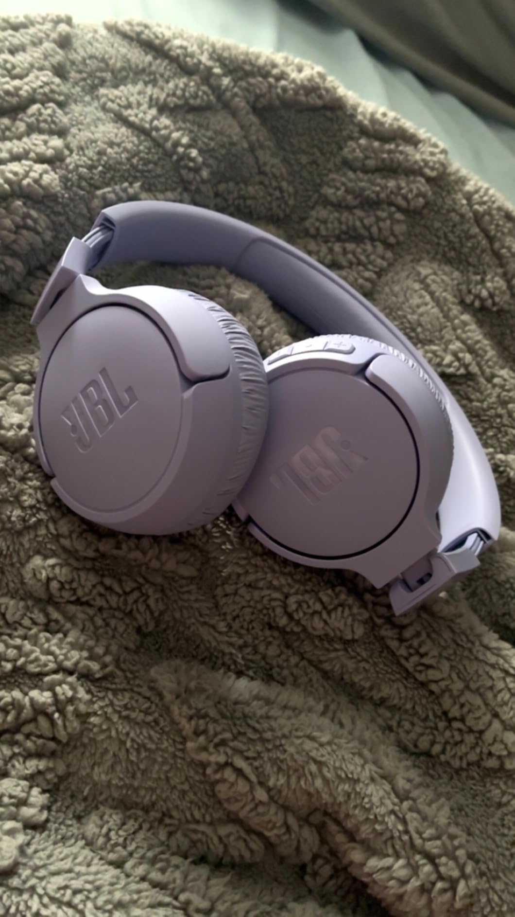JBL Tune 670NC - Adaptive Noise Cancelling with Smart Ambient Wireless On-Ear Headphones, Up to 70H Battery Life with Speed Charge, Lightweight, Comfortable and Foldable Design (Black) customer photo 2
