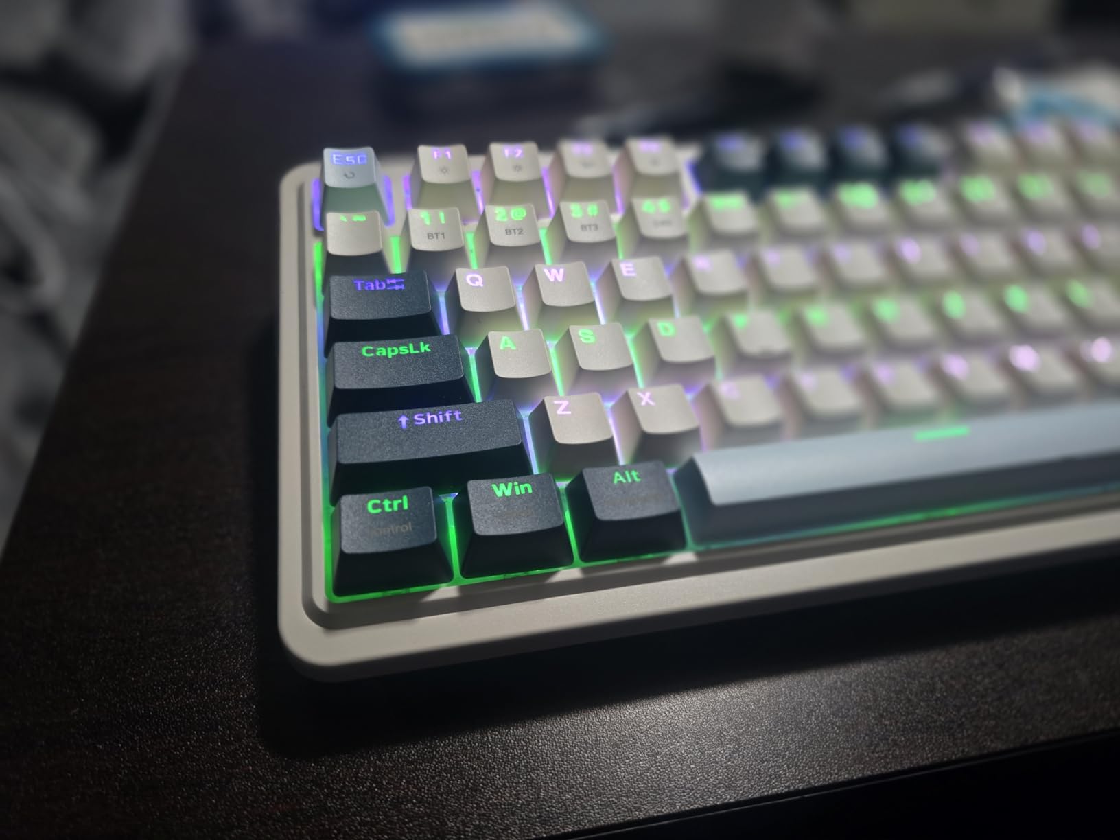 Redragon K686 PRO 98 Keys Wireless Gasket RGB Gaming Keyboard, 3-Mode Win/Mac Mechanical Keyboard w/5-Layer Noise Dampening, Dedicated Knob Control & Hot-Swap in Linear Red Switch, Blue Himmel Color customer photo 2