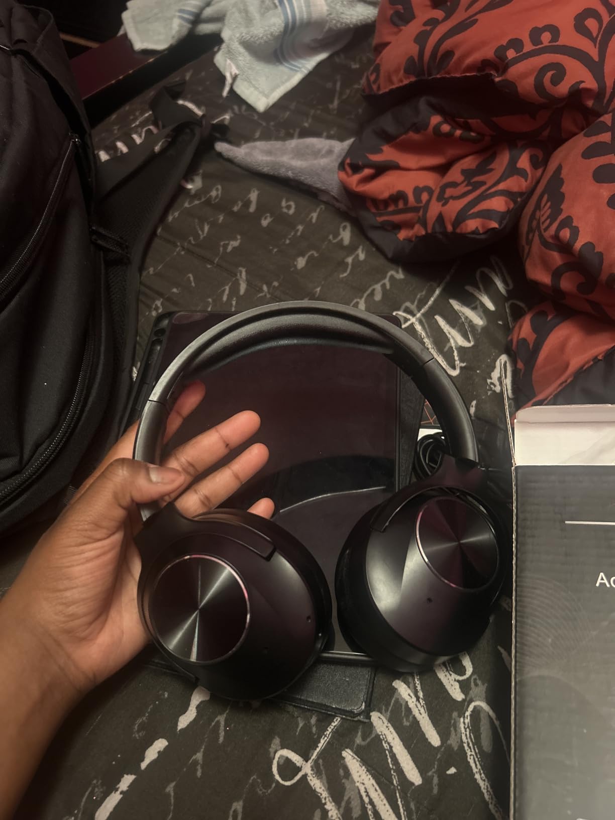 Upgrade Pro-level Hybrid Active Noise Cancelling Headphones with HD Sound, Wireless Bluetooth Headphones Over The Ear Unequaled Comfort, Vivid Deep Bass, for Home Office Travel Birthday Gift, Black customer photo 1