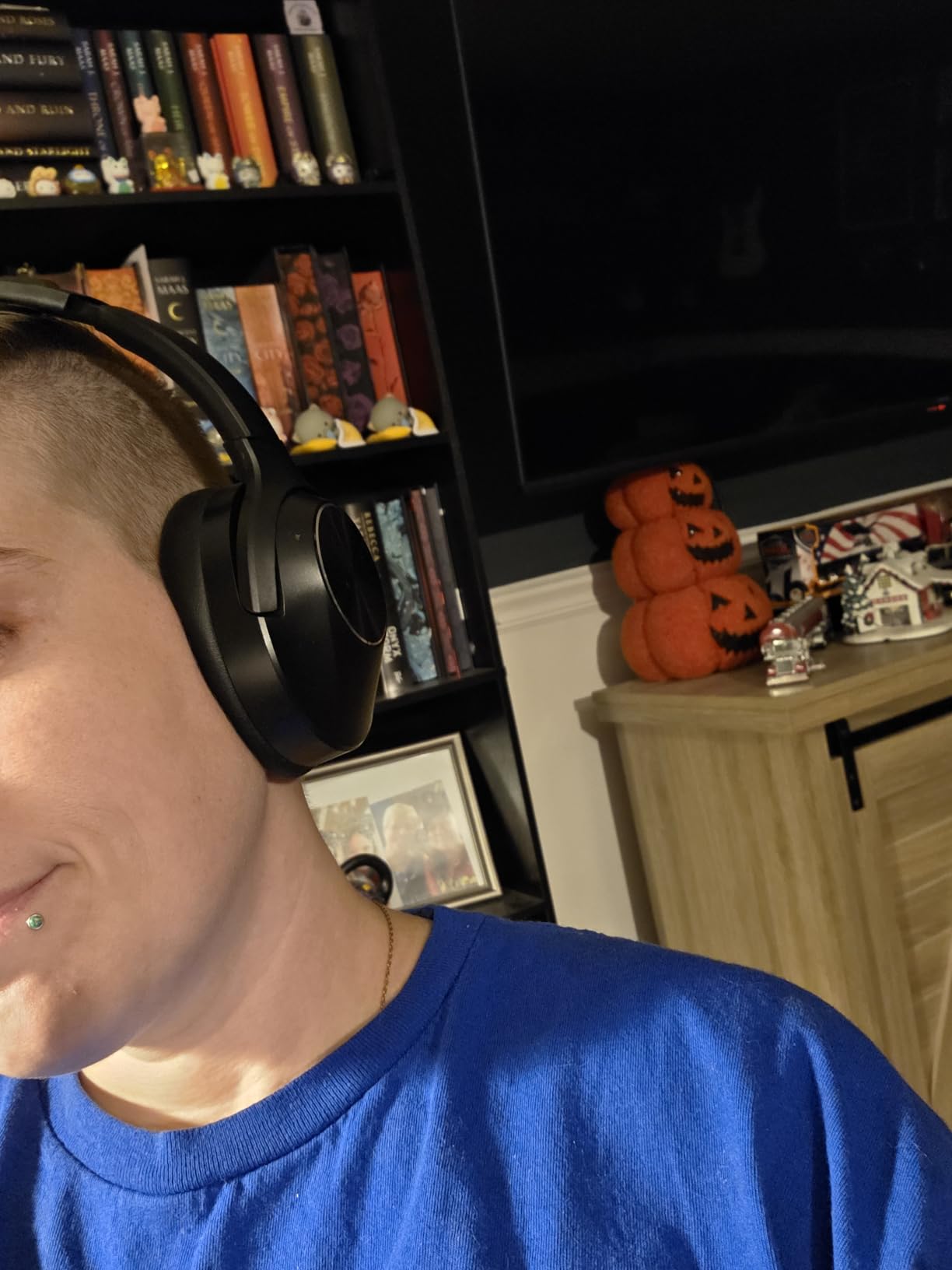 Upgrade Pro-level Hybrid Active Noise Cancelling Headphones with HD Sound, Wireless Bluetooth Headphones Over The Ear Unequaled Comfort, Vivid Deep Bass, for Home Office Travel Birthday Gift, Black customer photo 2