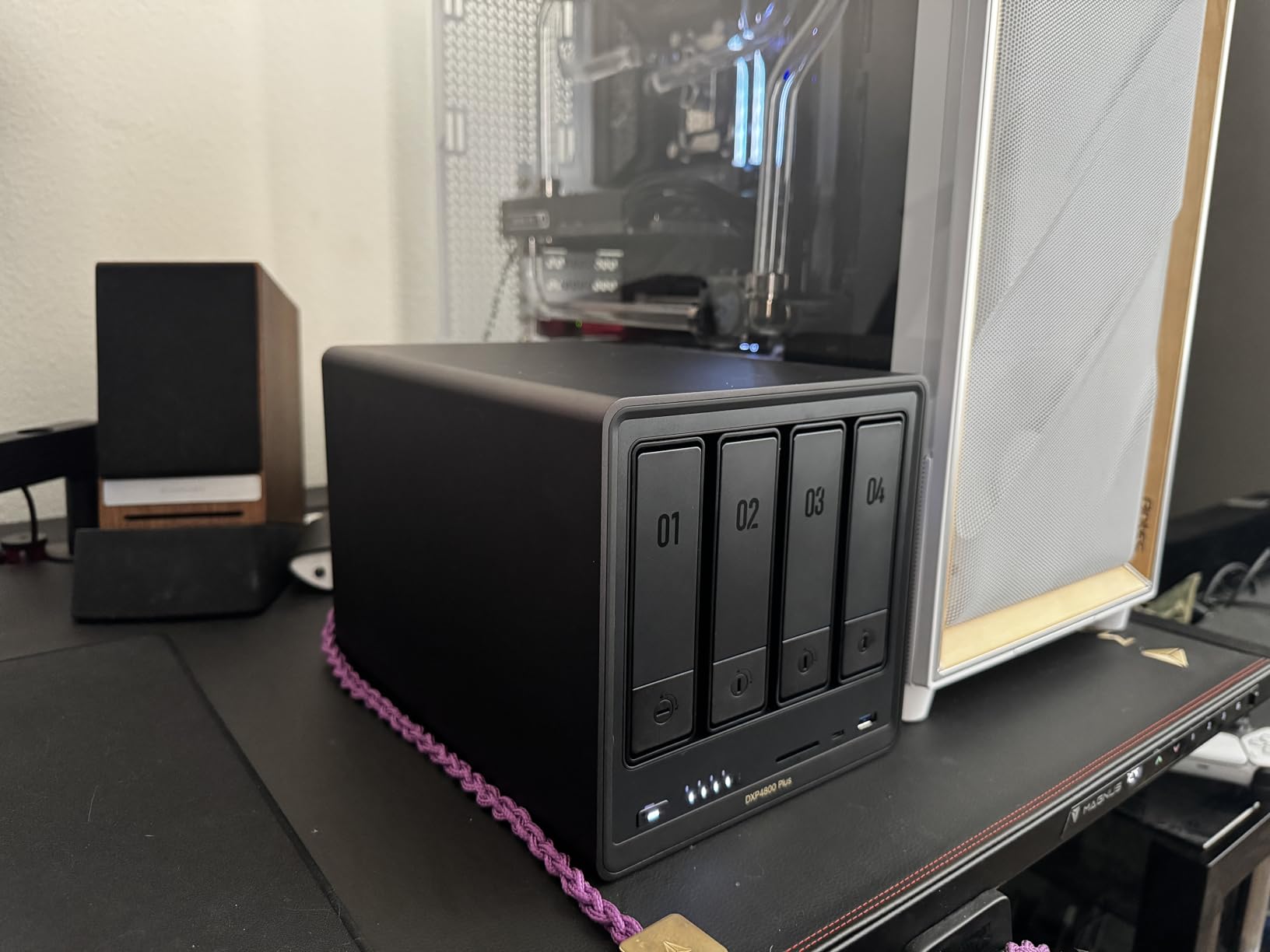 UGREEN NAS DXP8800 Plus 8-Bay Desktop NASync, Intel i5 1235u 10-Core CPU, 8GB DDR5 RAM, Bulit-in 128G SSD for System, 2*10GbE, 2*M.2 NVMe Slots, 8K HDMI, 2X TBT4 customer photo 1